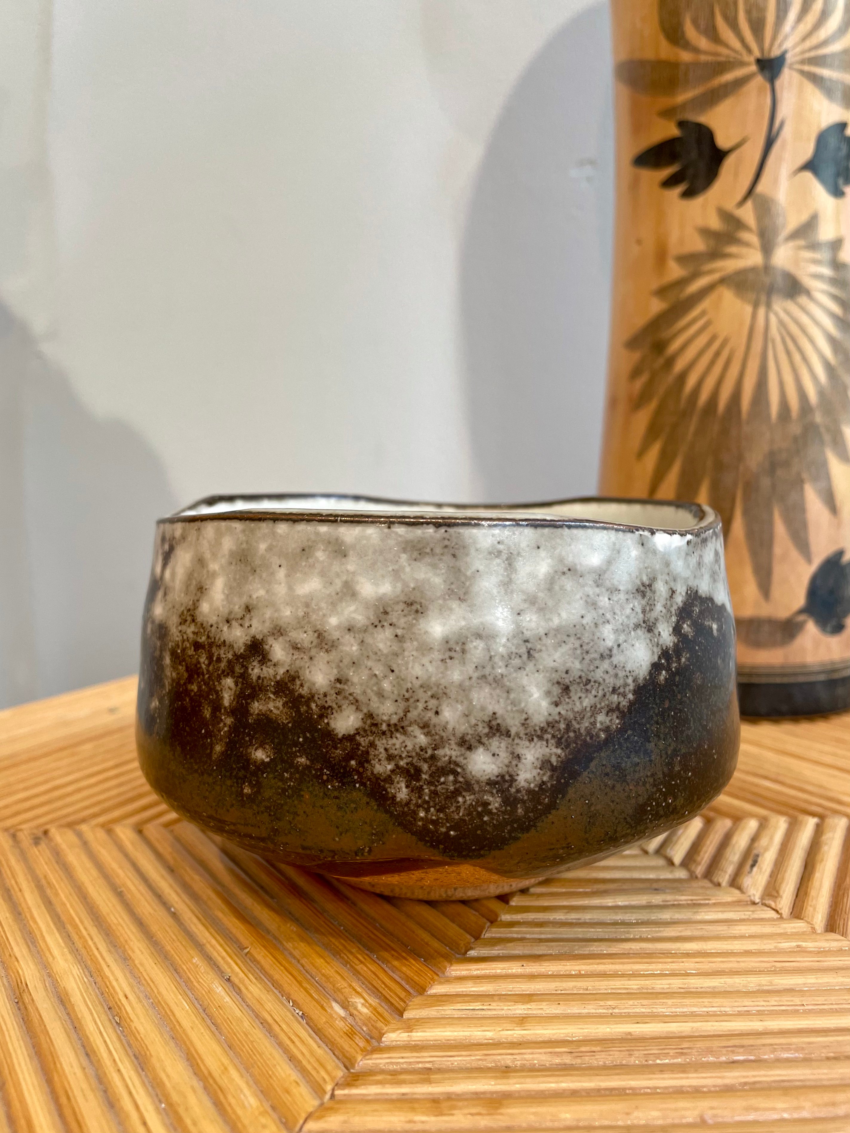 Matcha cup with brown pattern
