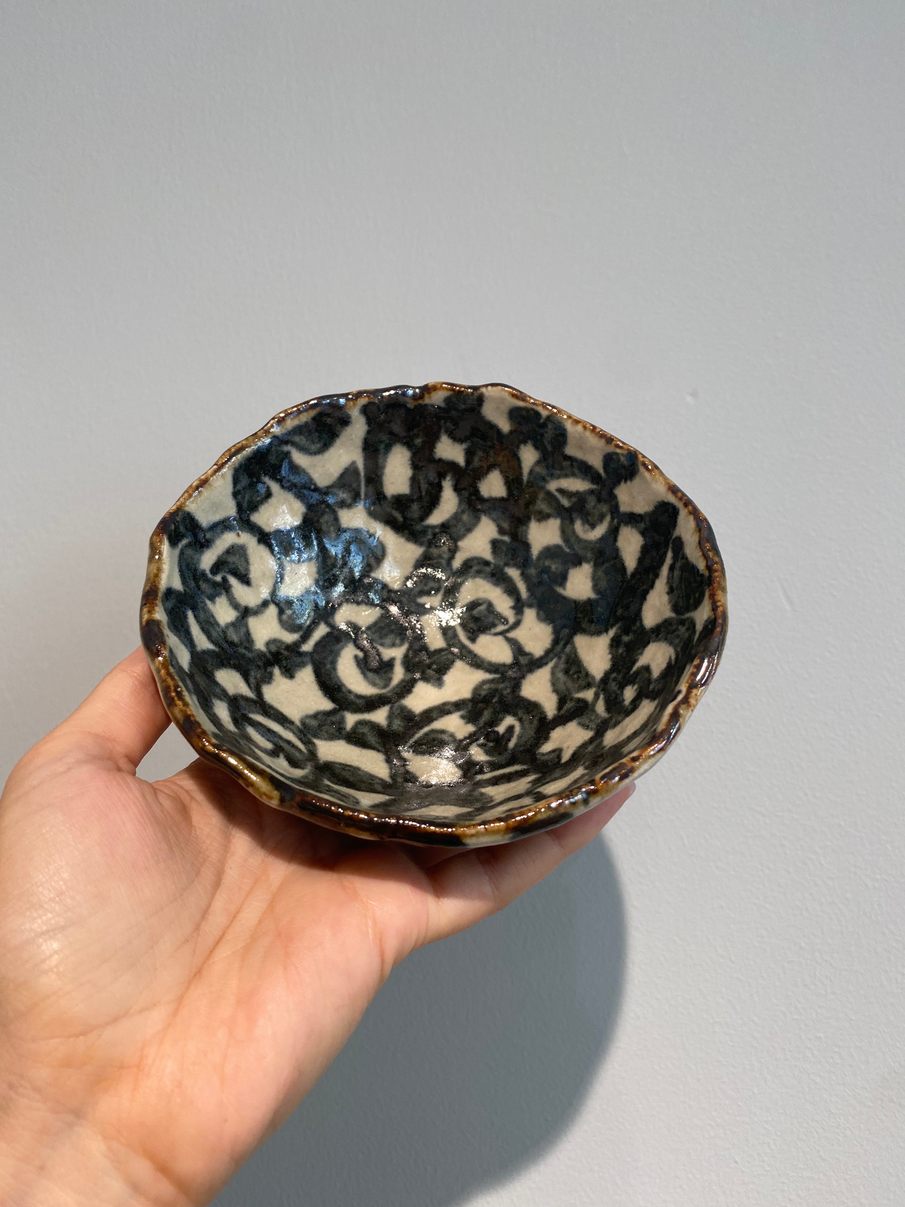 Bowl with blue pattern and feet