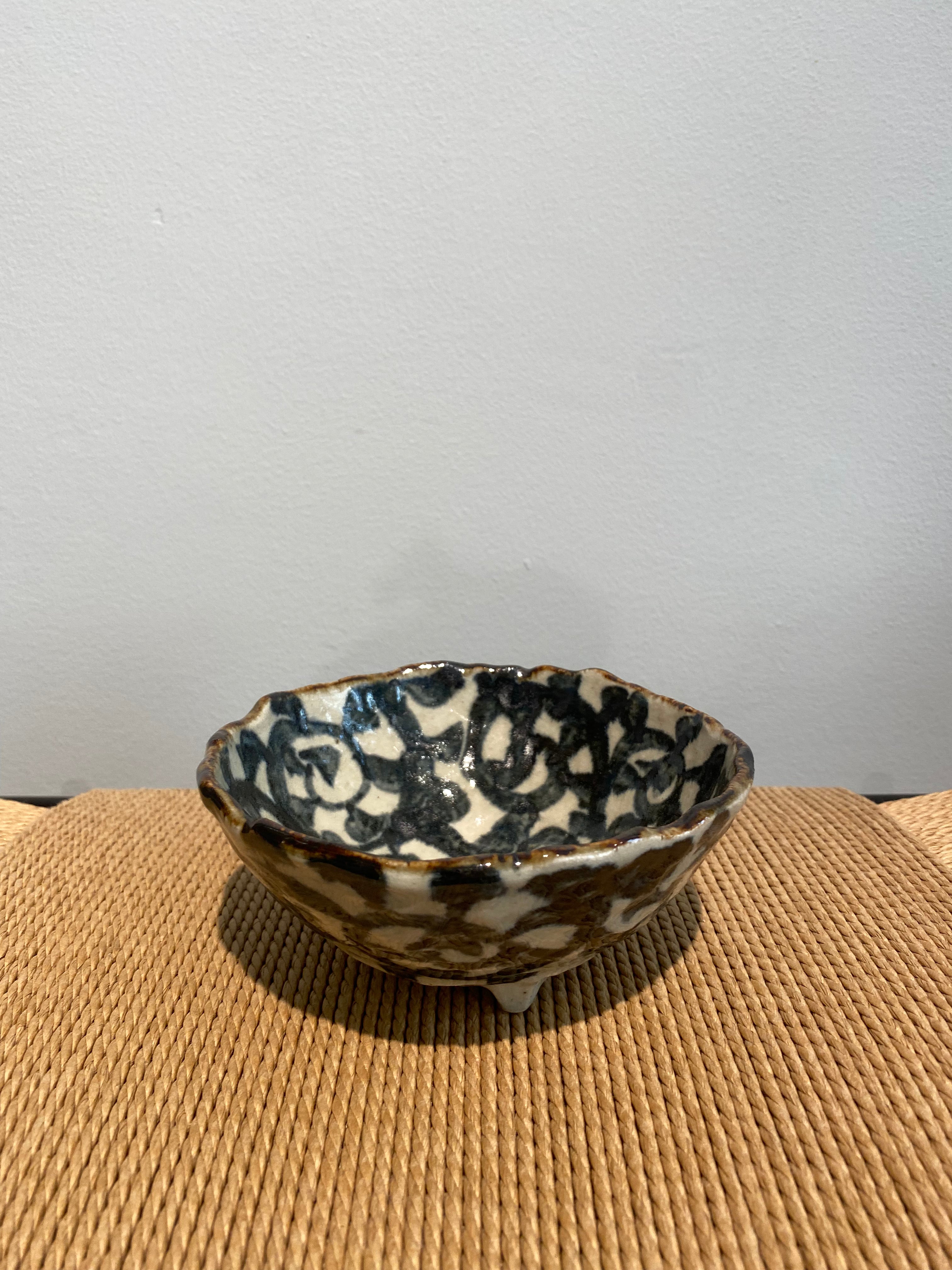 Bowl with blue pattern and feet