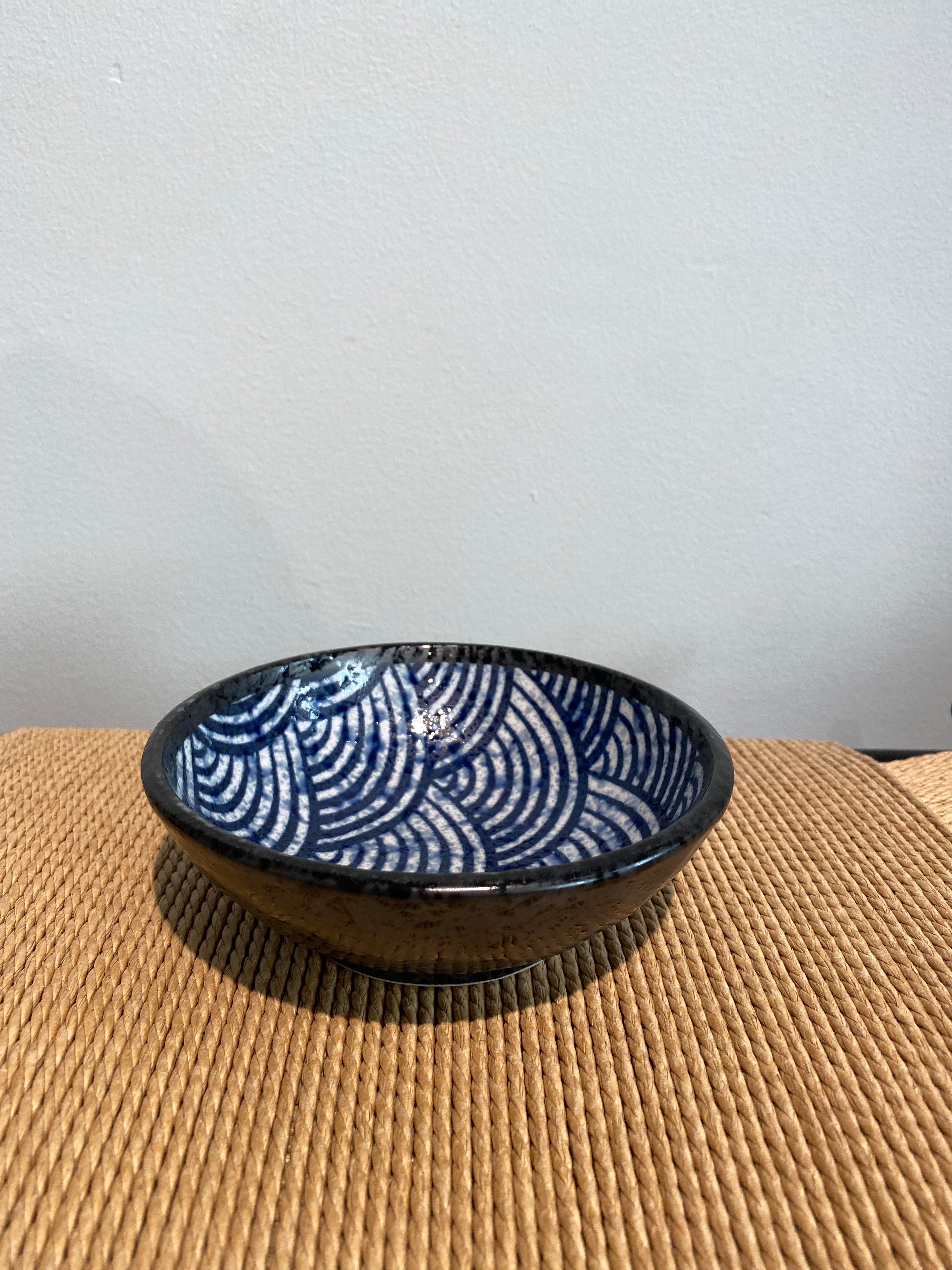 Small bowl with wave pattern and dark rim