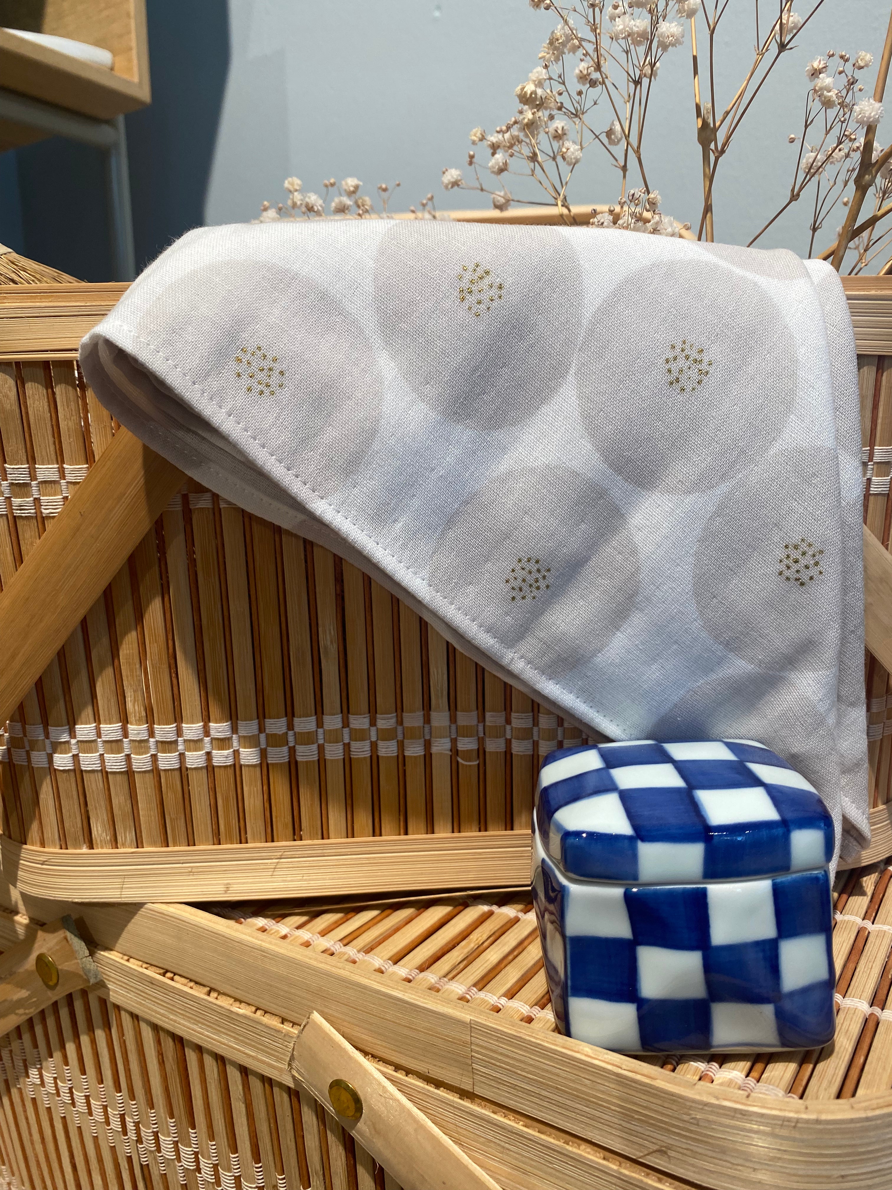 Square Jar with checkered lid in white and dark blue