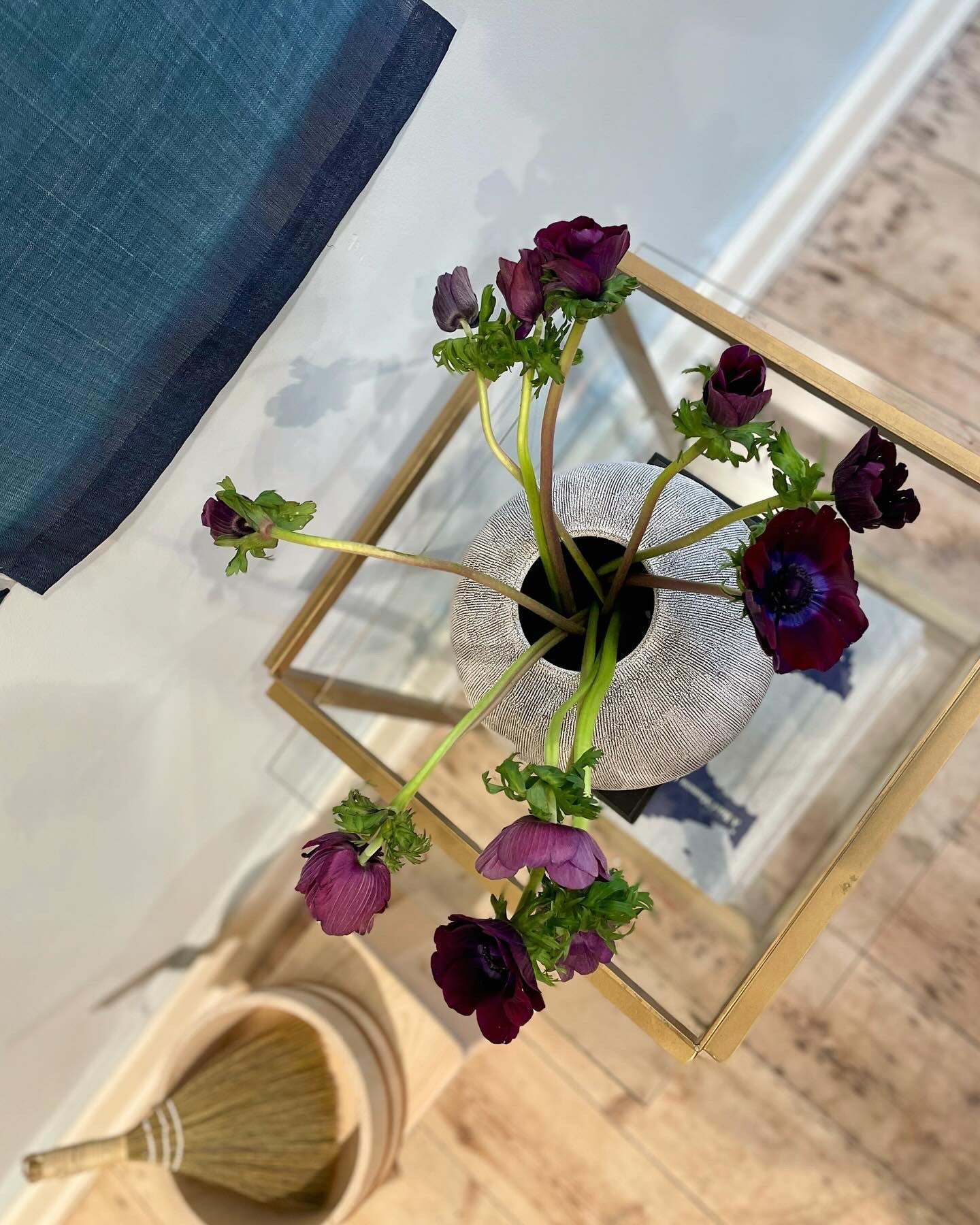 Vase - Stor rund rustik i sort og grå