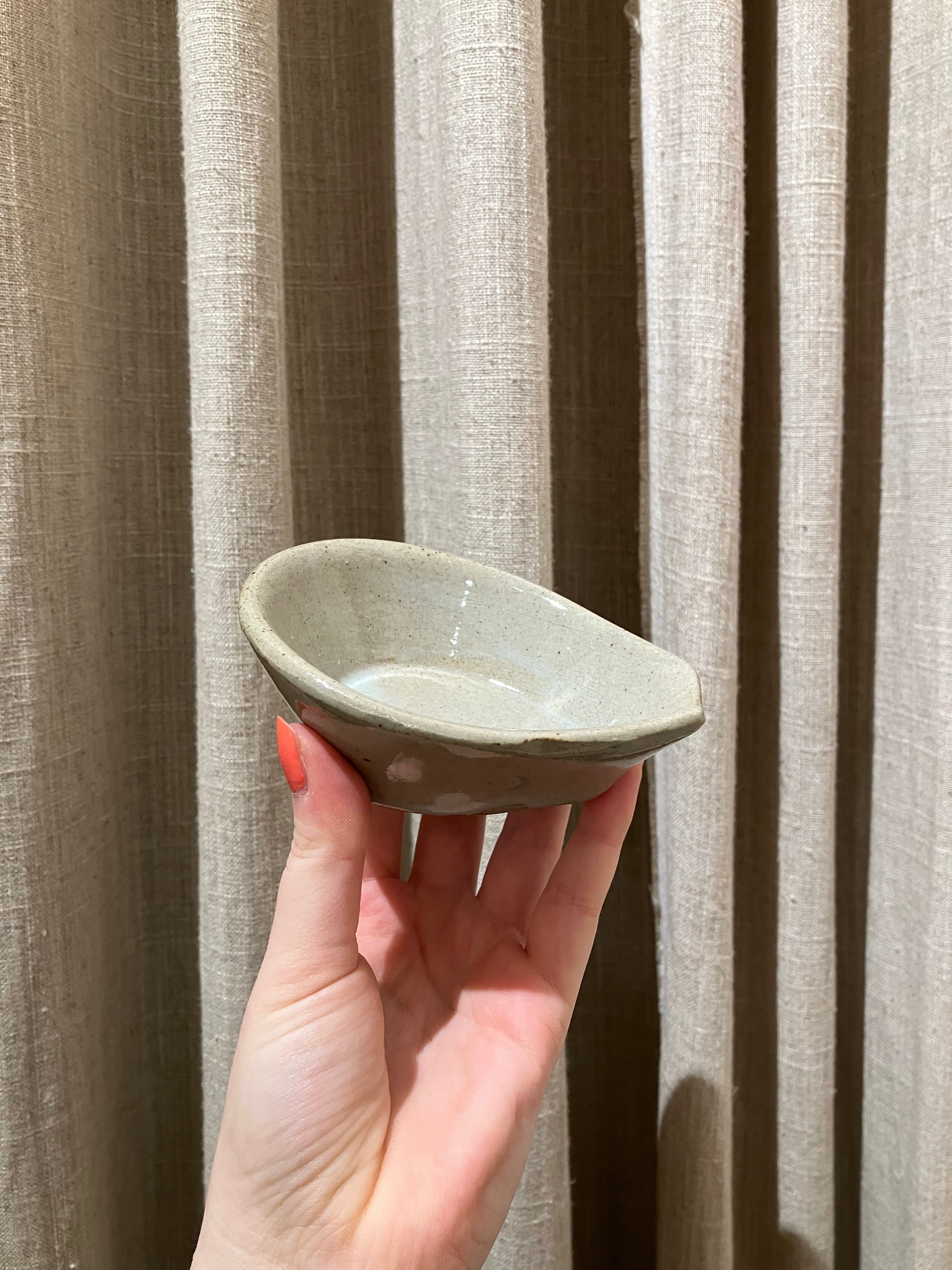 Spoonrest in grey/brown glaze