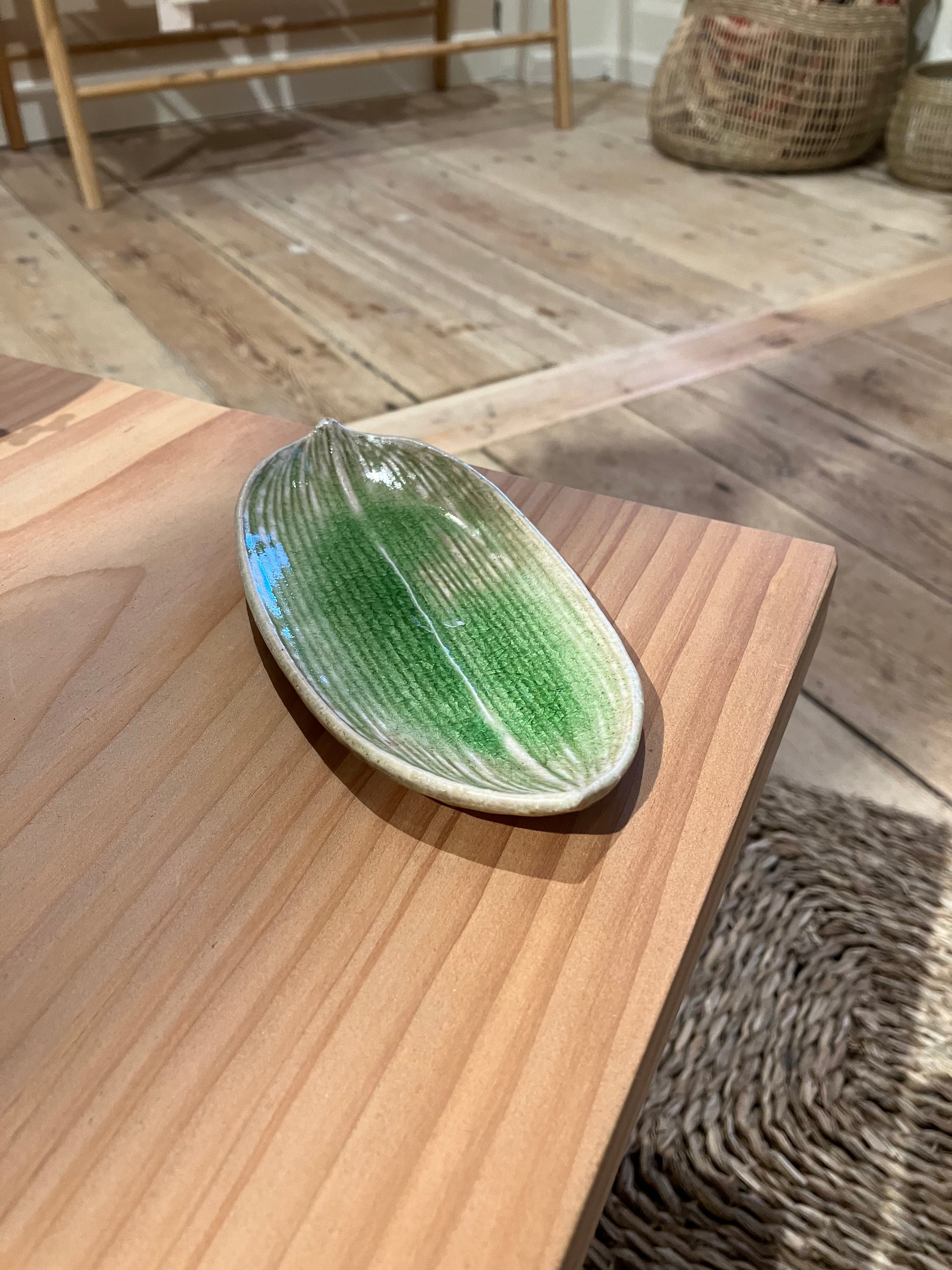 Mini plate shaped like a green leaf