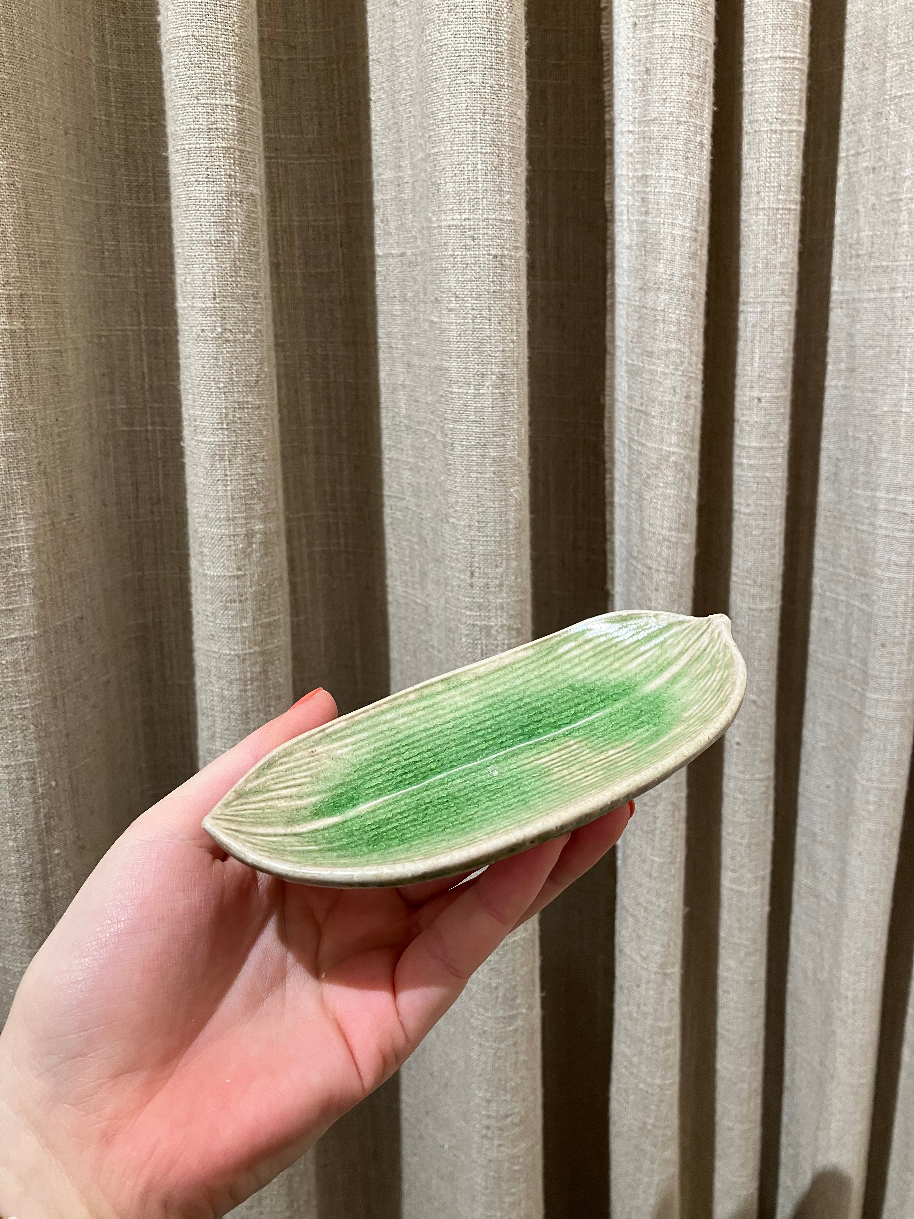 Mini tallerken formet som grønt blad