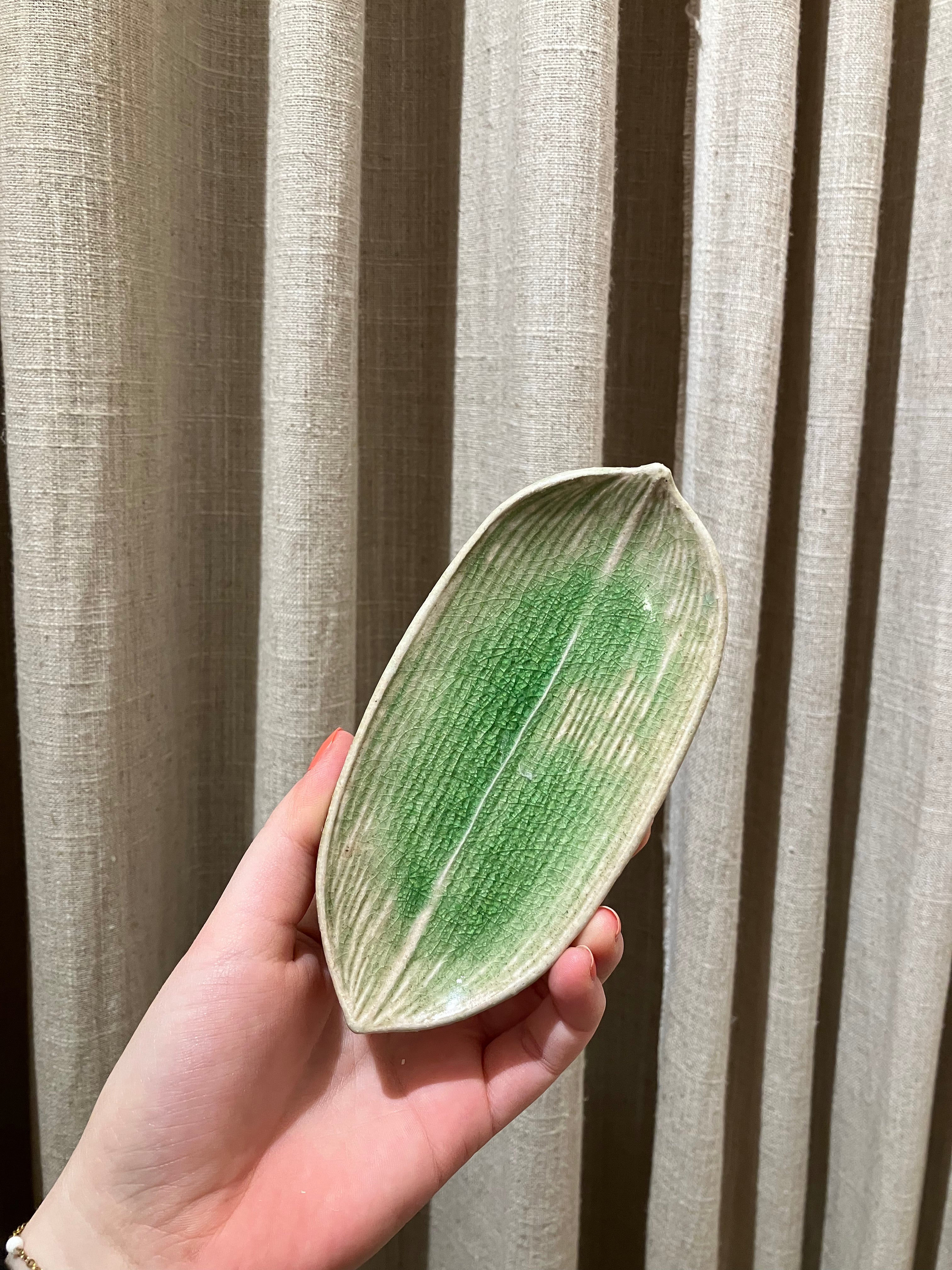 Mini plate shaped like a green leaf