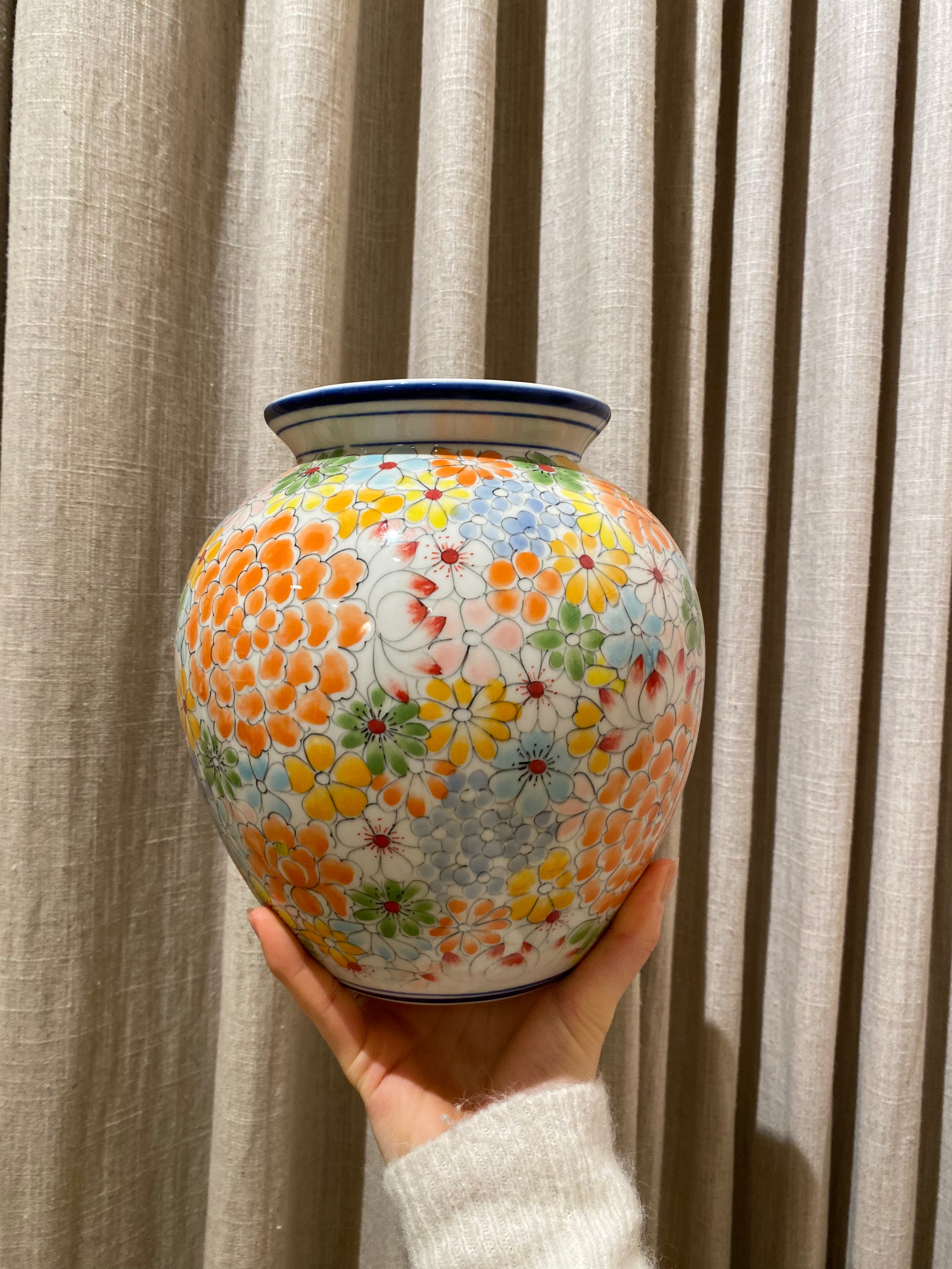 Round vase with flowers