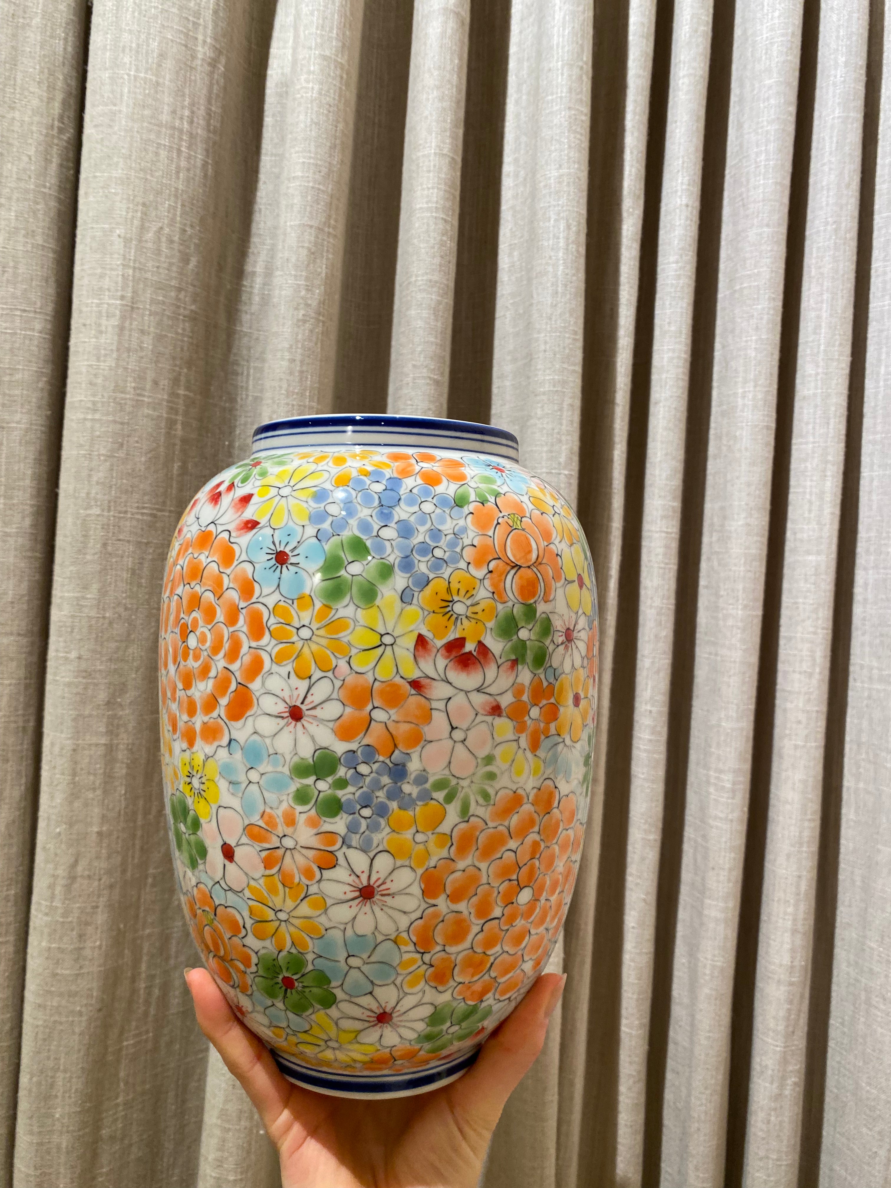 Høj oval vase med blomster