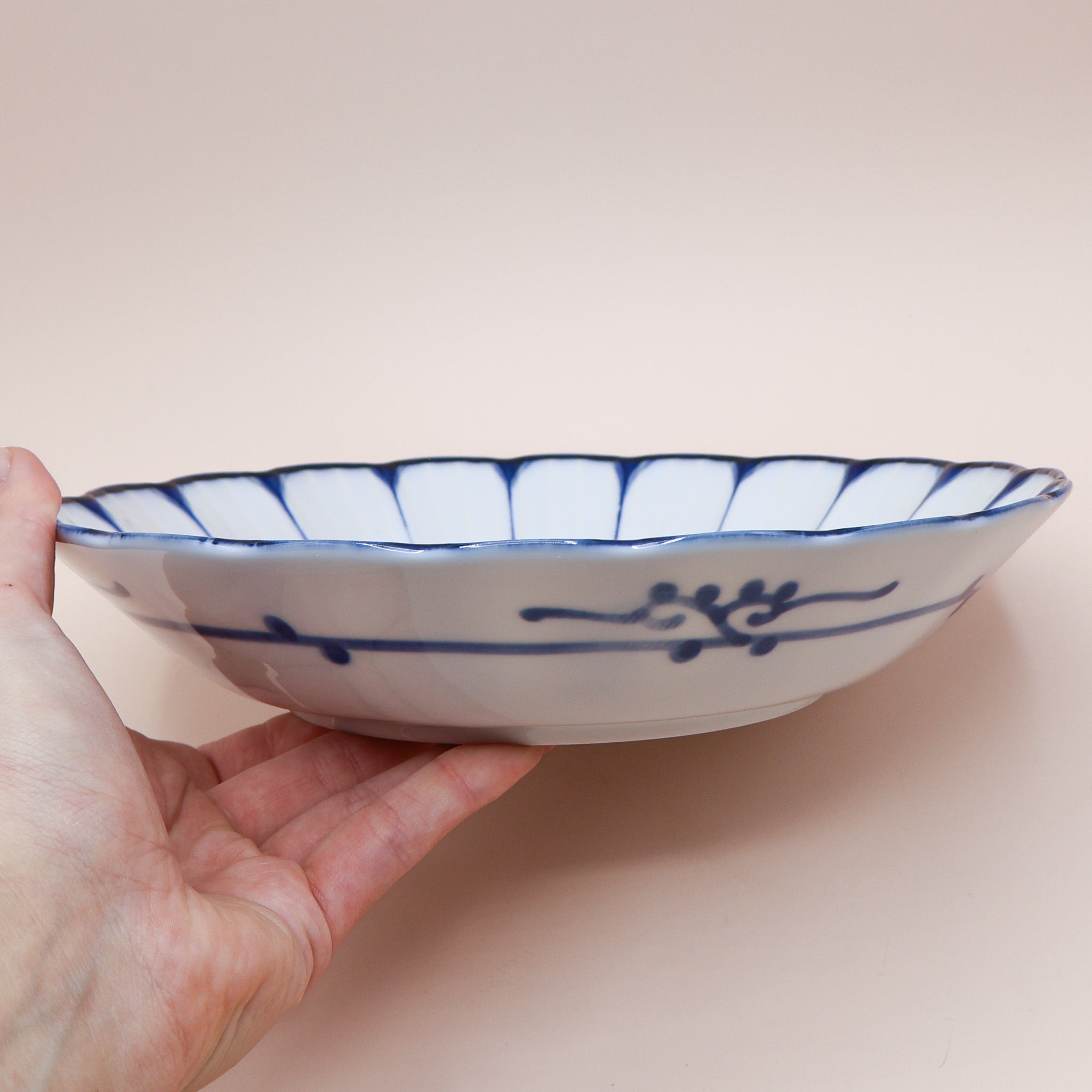 Dish/deep plate with Japanese characters