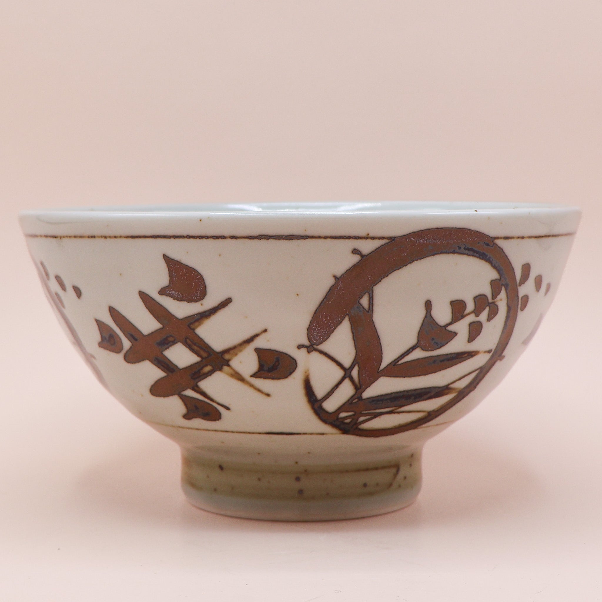 Noodle bowl with brown motifs