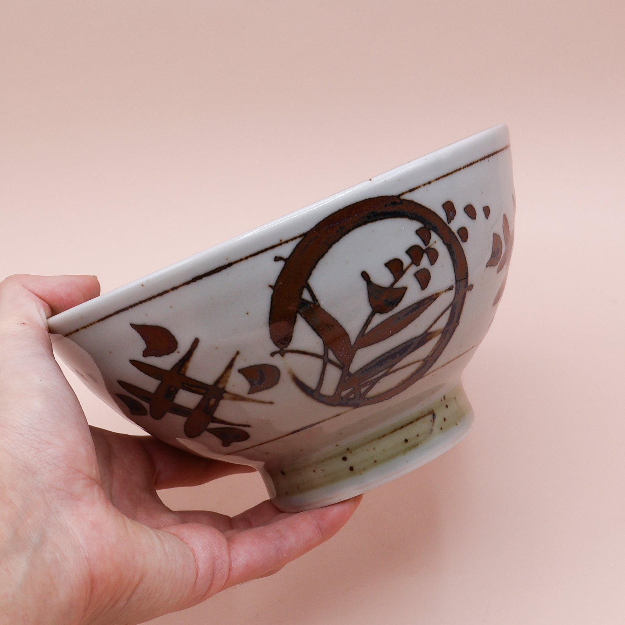 Noodle bowl with brown motifs