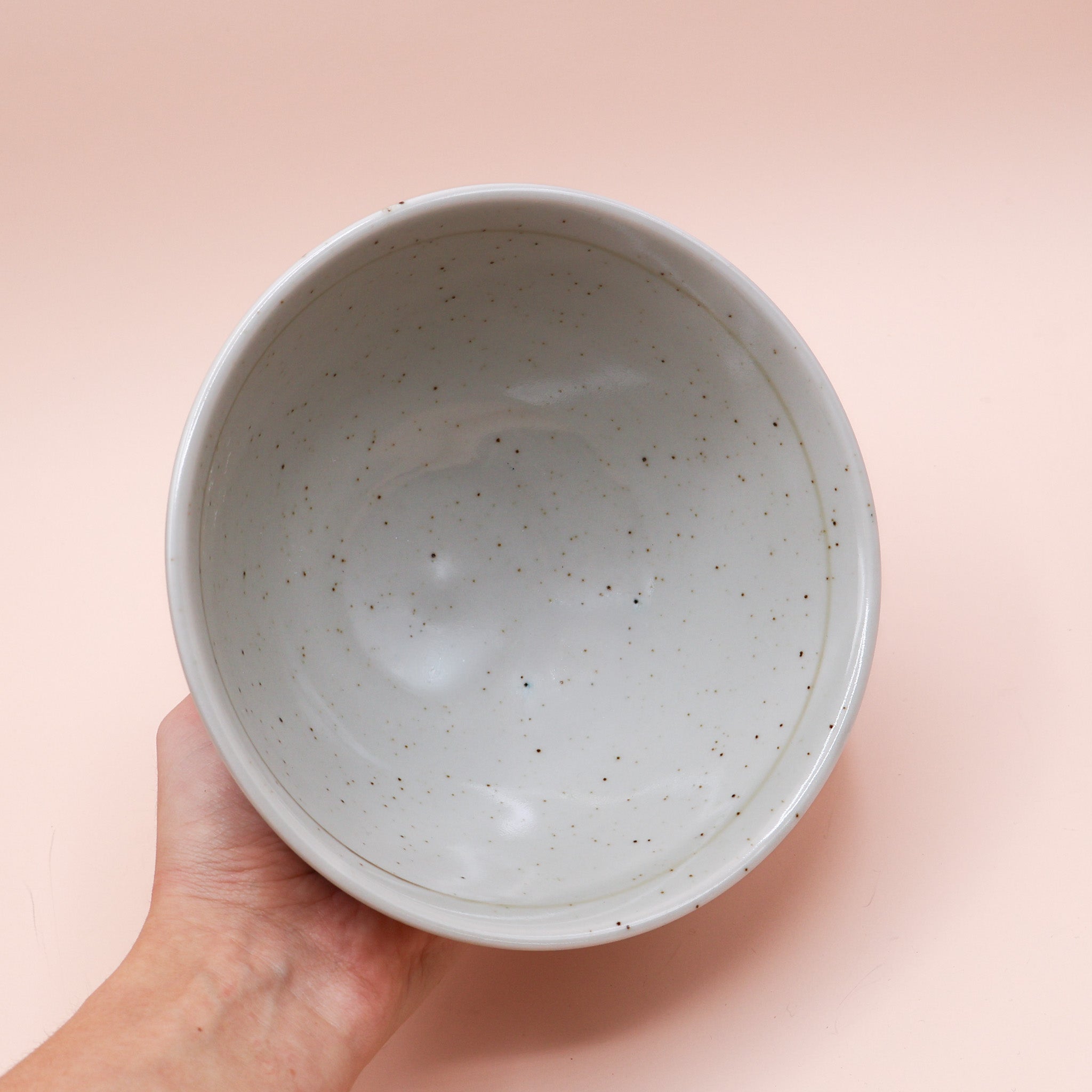 Nudelskål med brune motiver