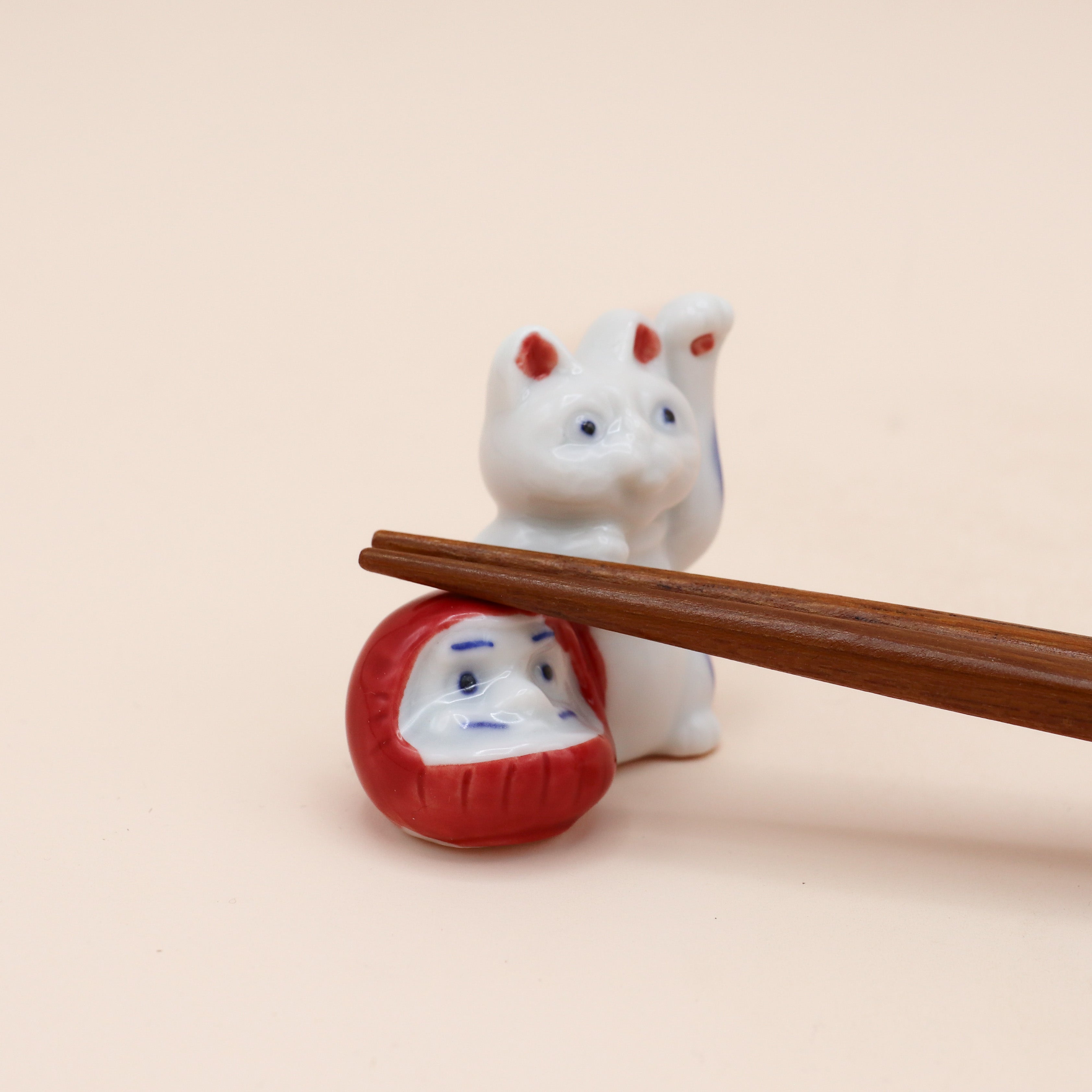 Spisepindeholder - Daruma og kat