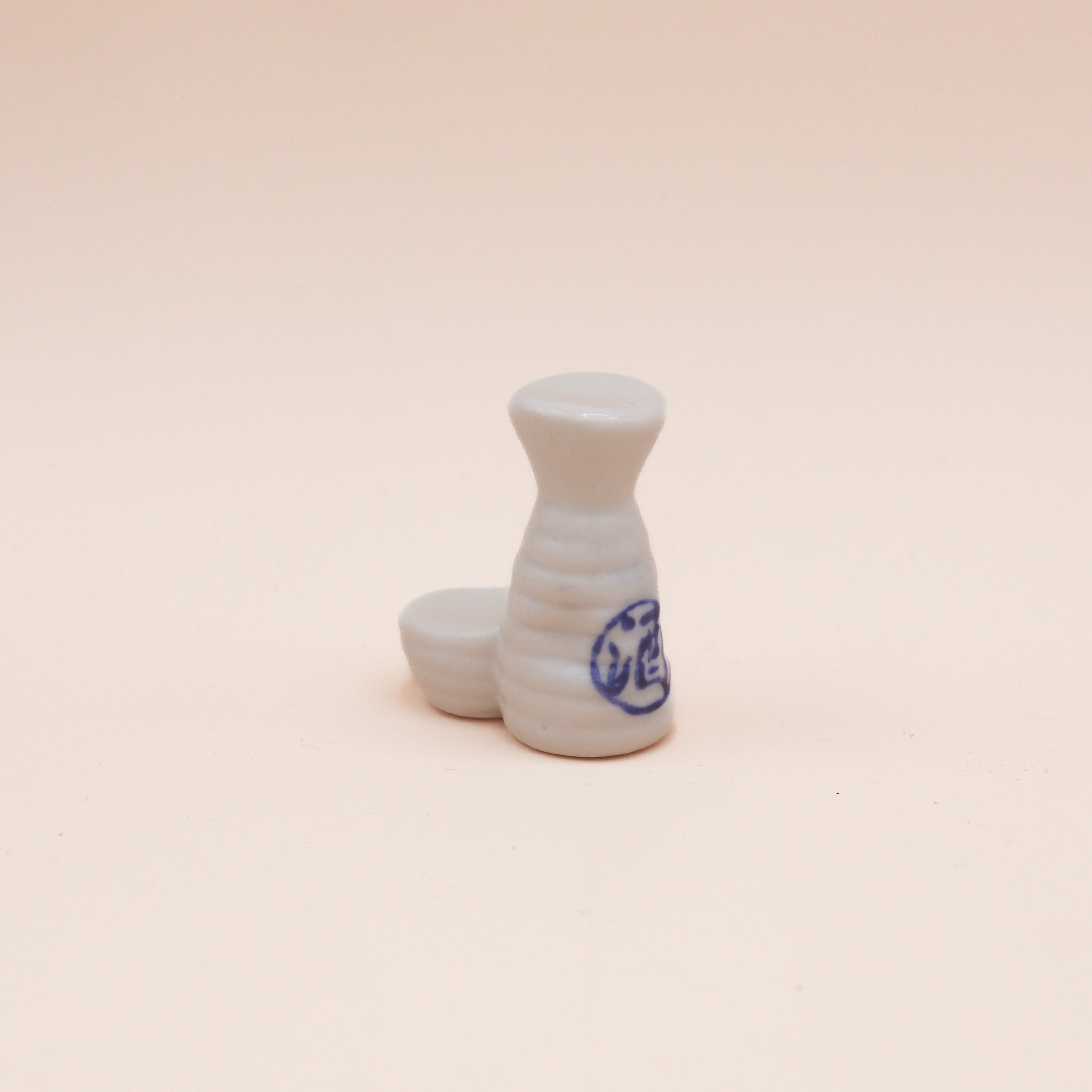 Spisepindeholder - Sake kande og kop