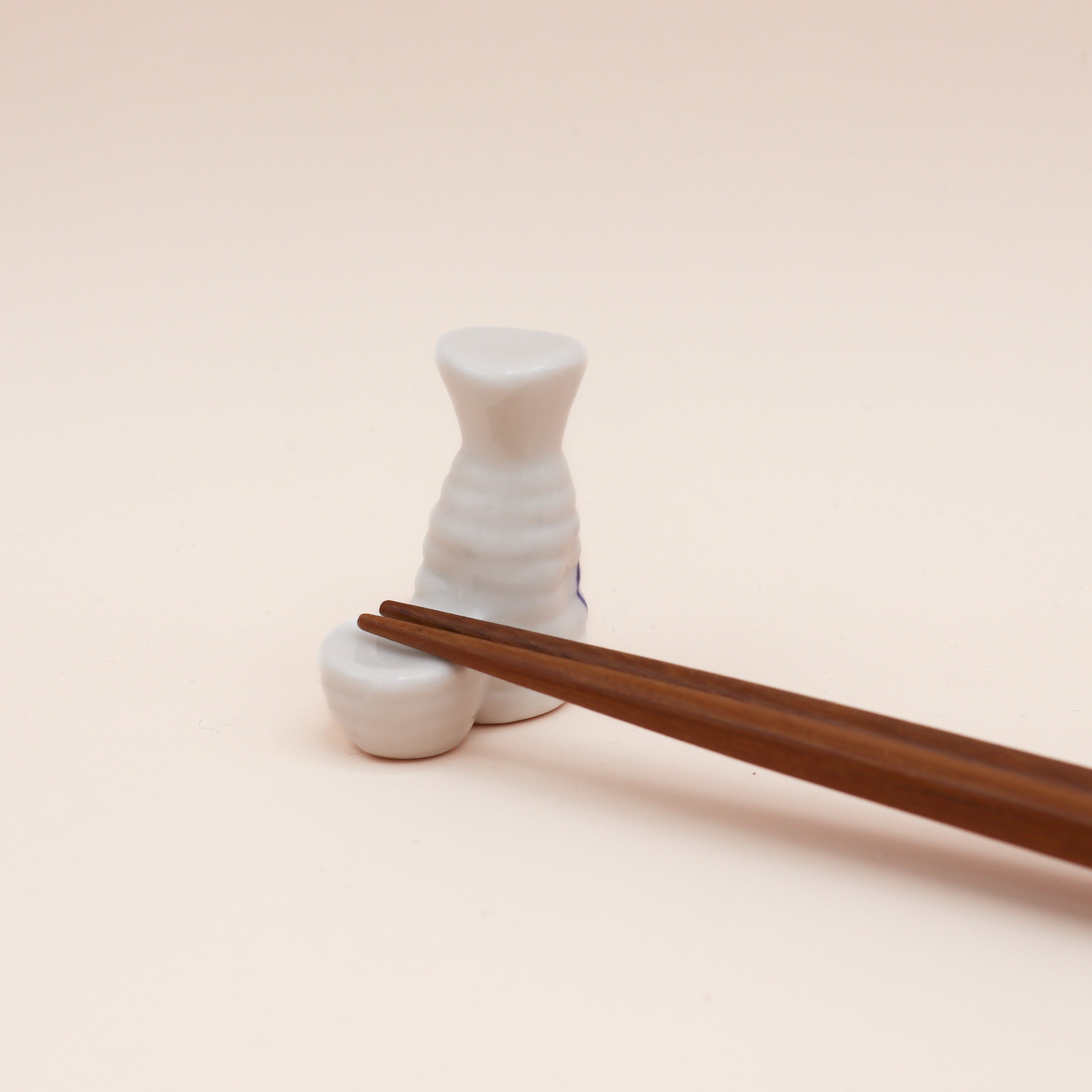 Spisepindeholder - Sake kande og kop