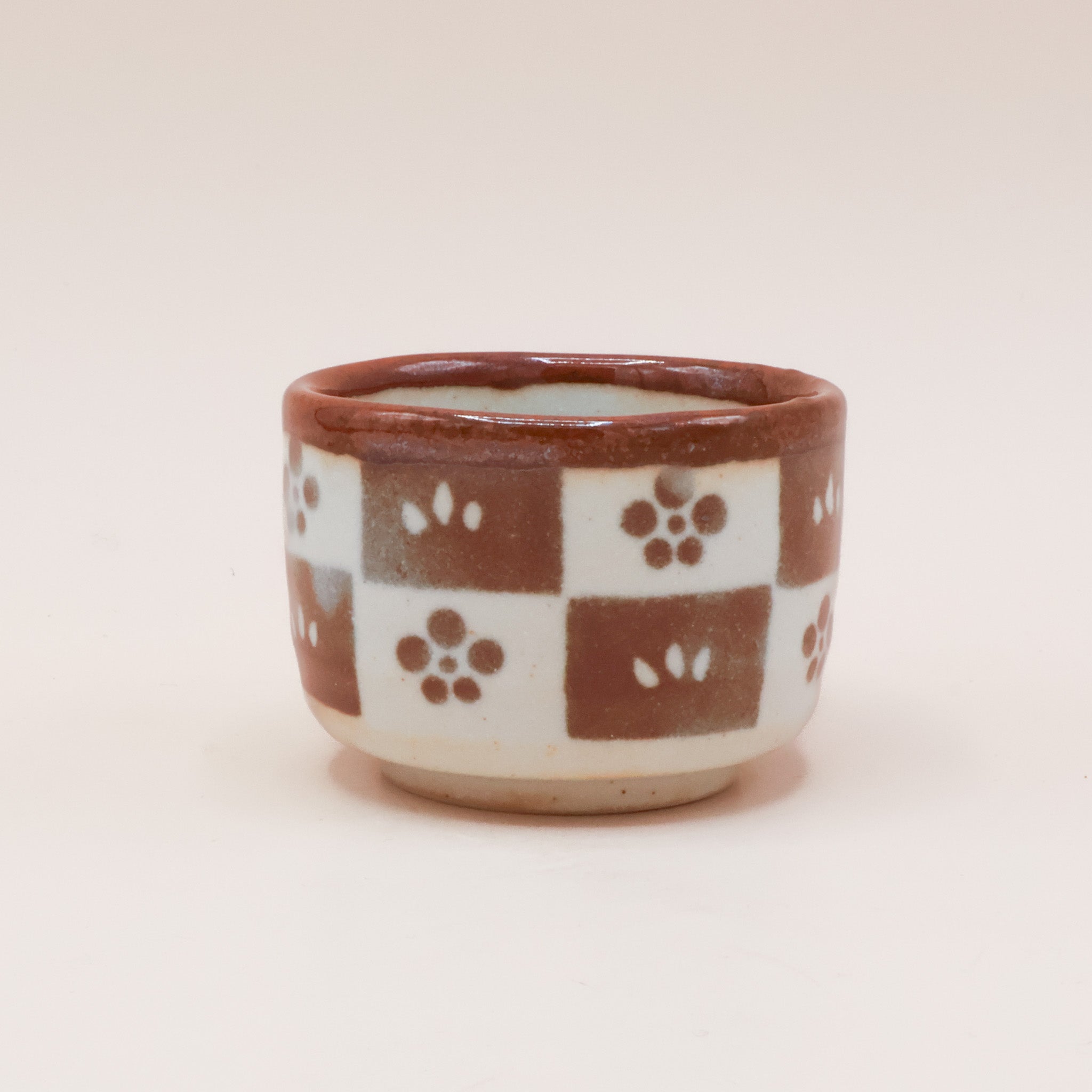 Sake cup in white and brown checks with a floral motif