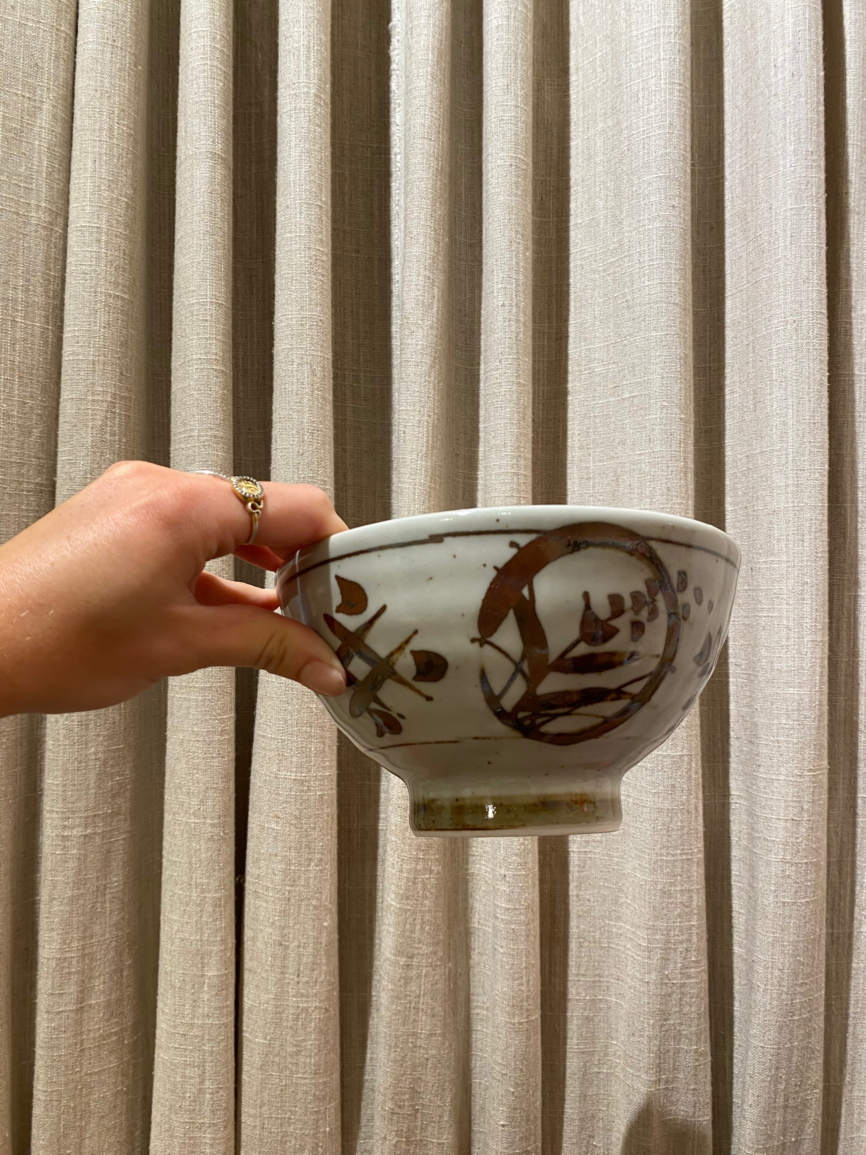 Noodle bowl with brown motifs
