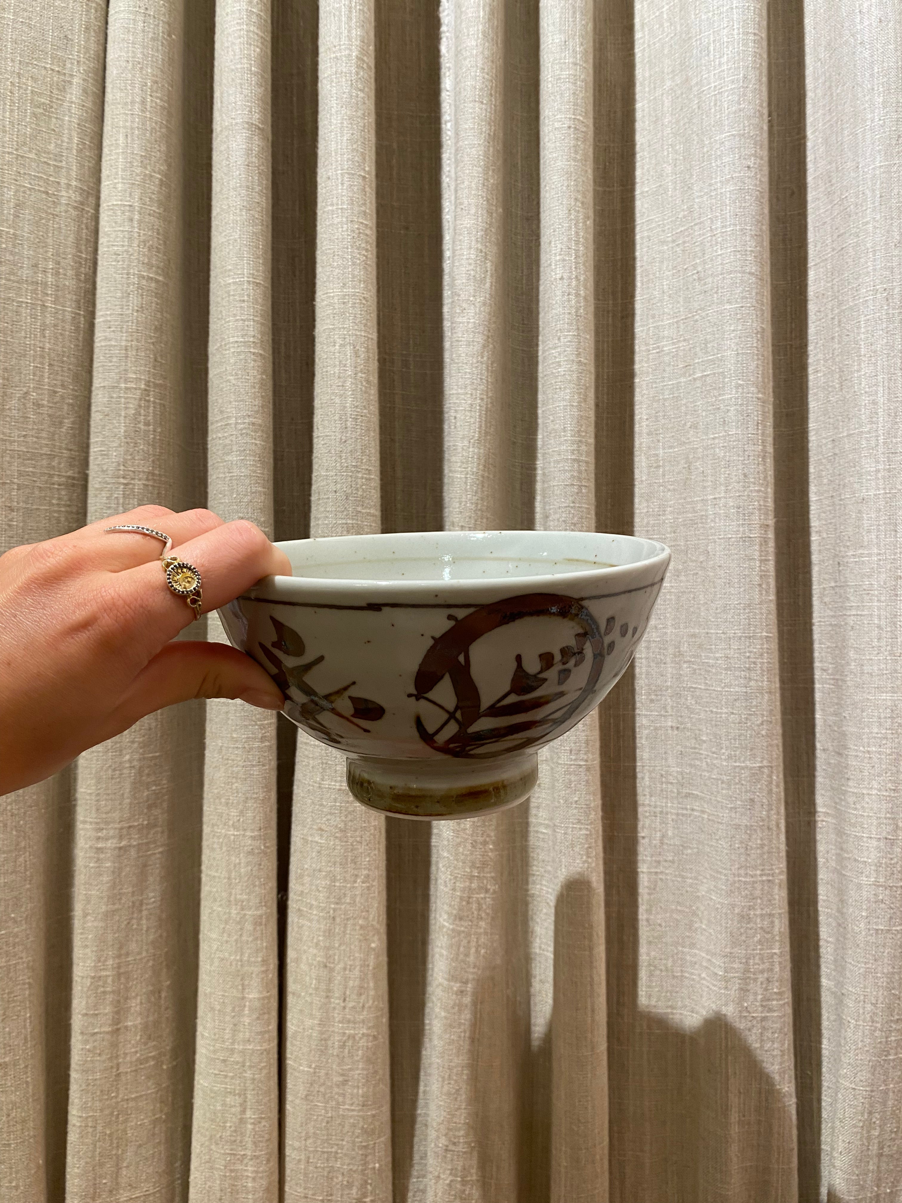 Noodle bowl with brown motifs