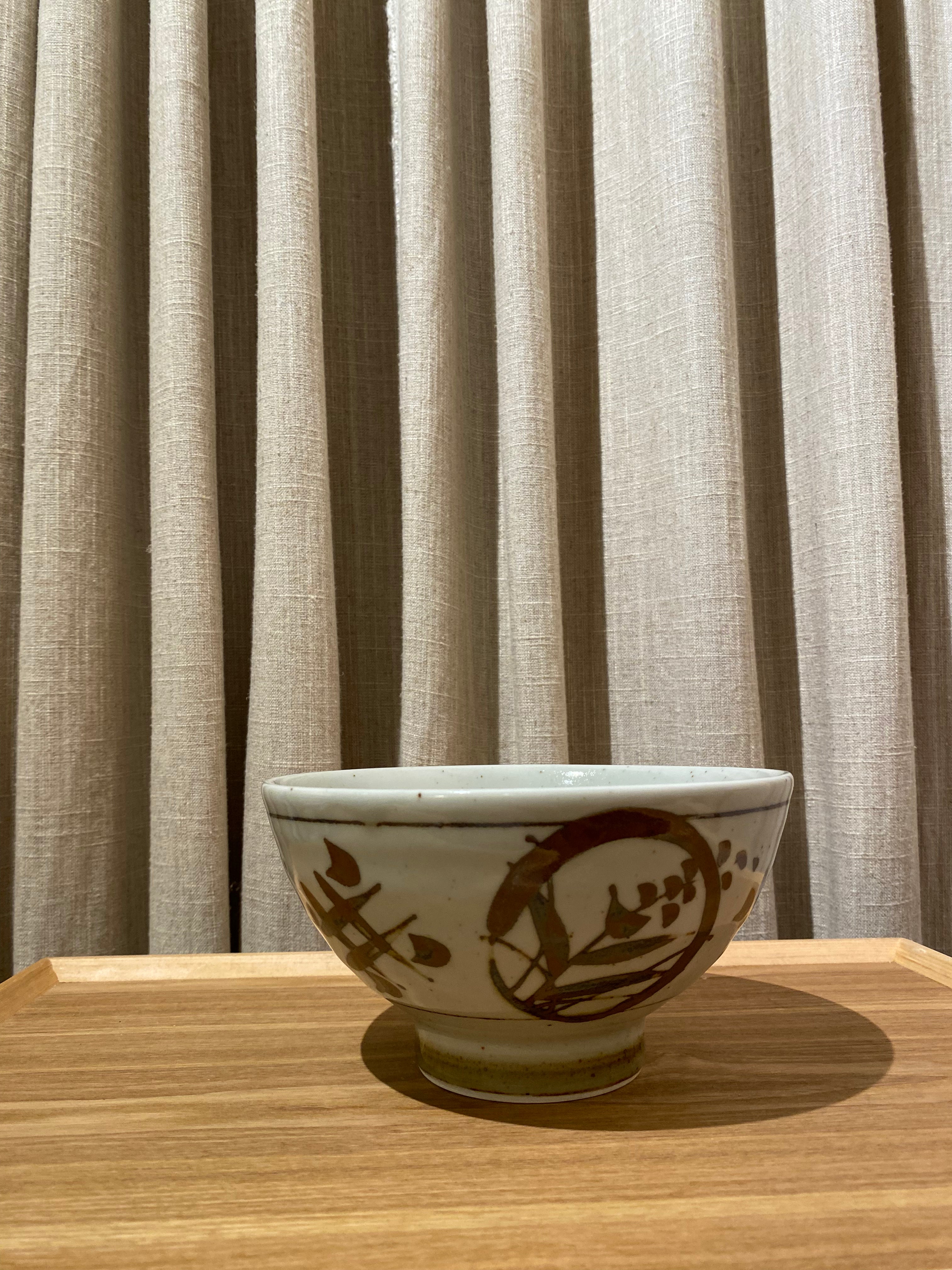 Noodle bowl with brown motifs