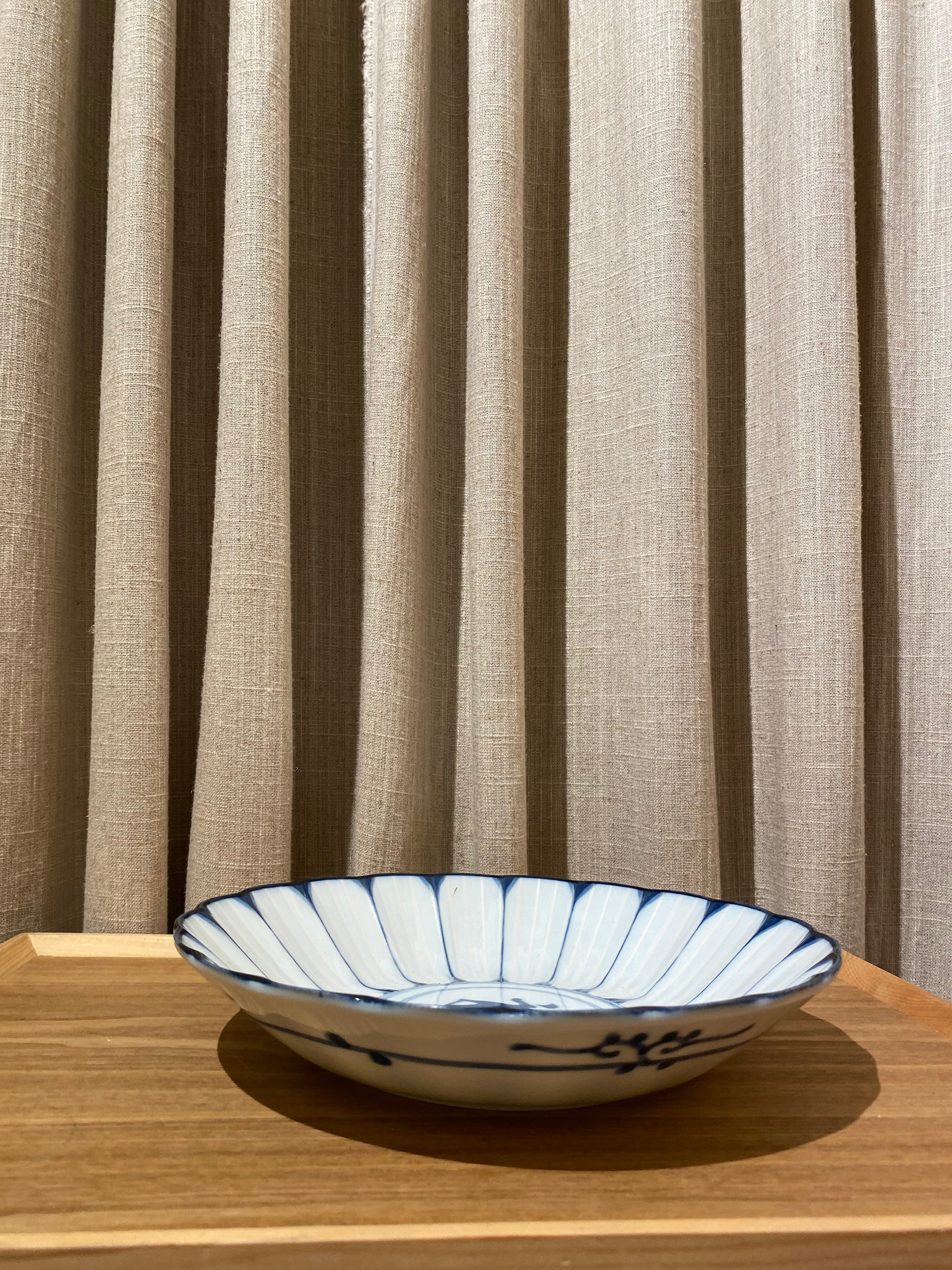 Dish/deep plate with Japanese characters