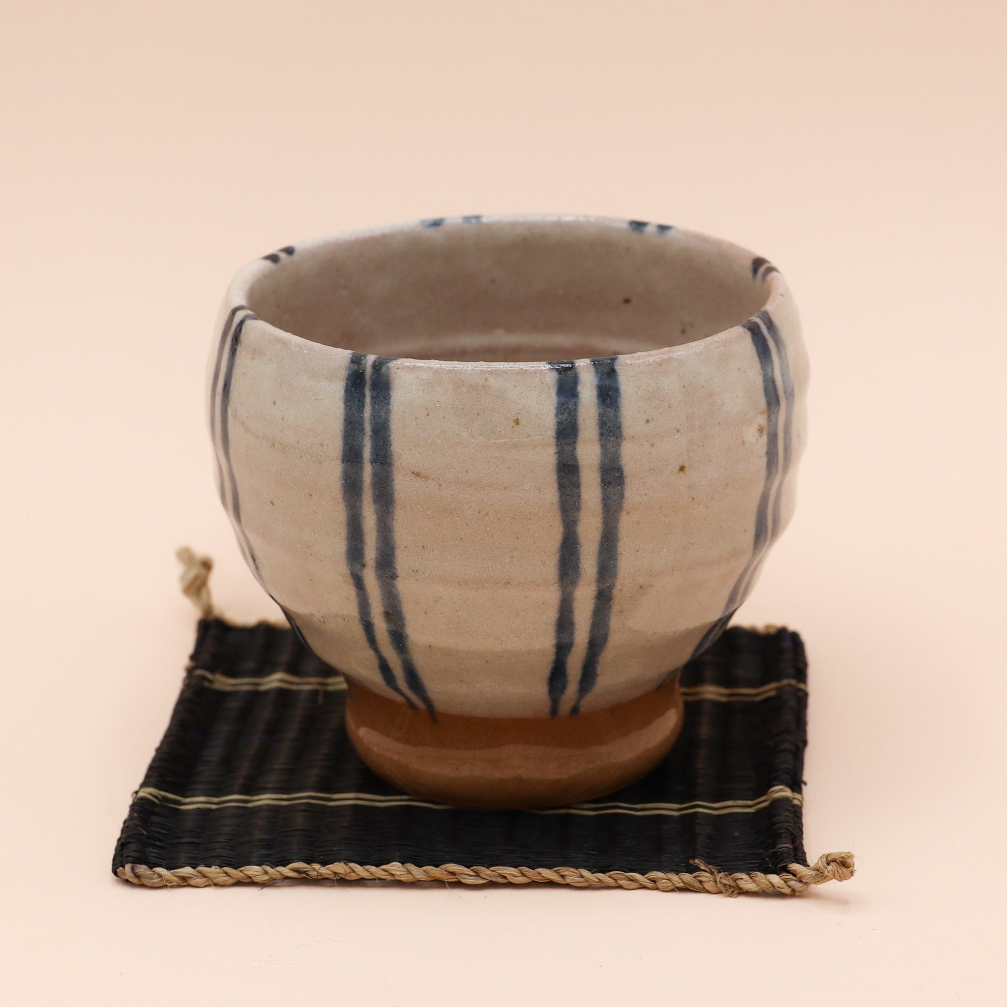 Coaster / bordskåner i jute, mørk med striber