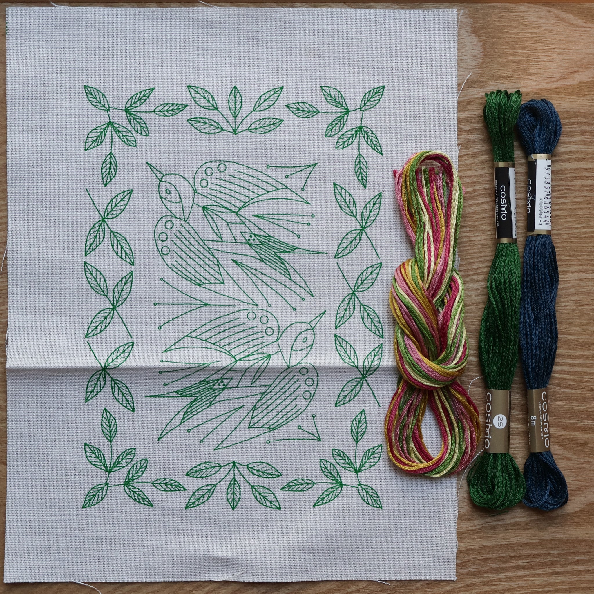 Sashiko broderisæt med svaler og blade