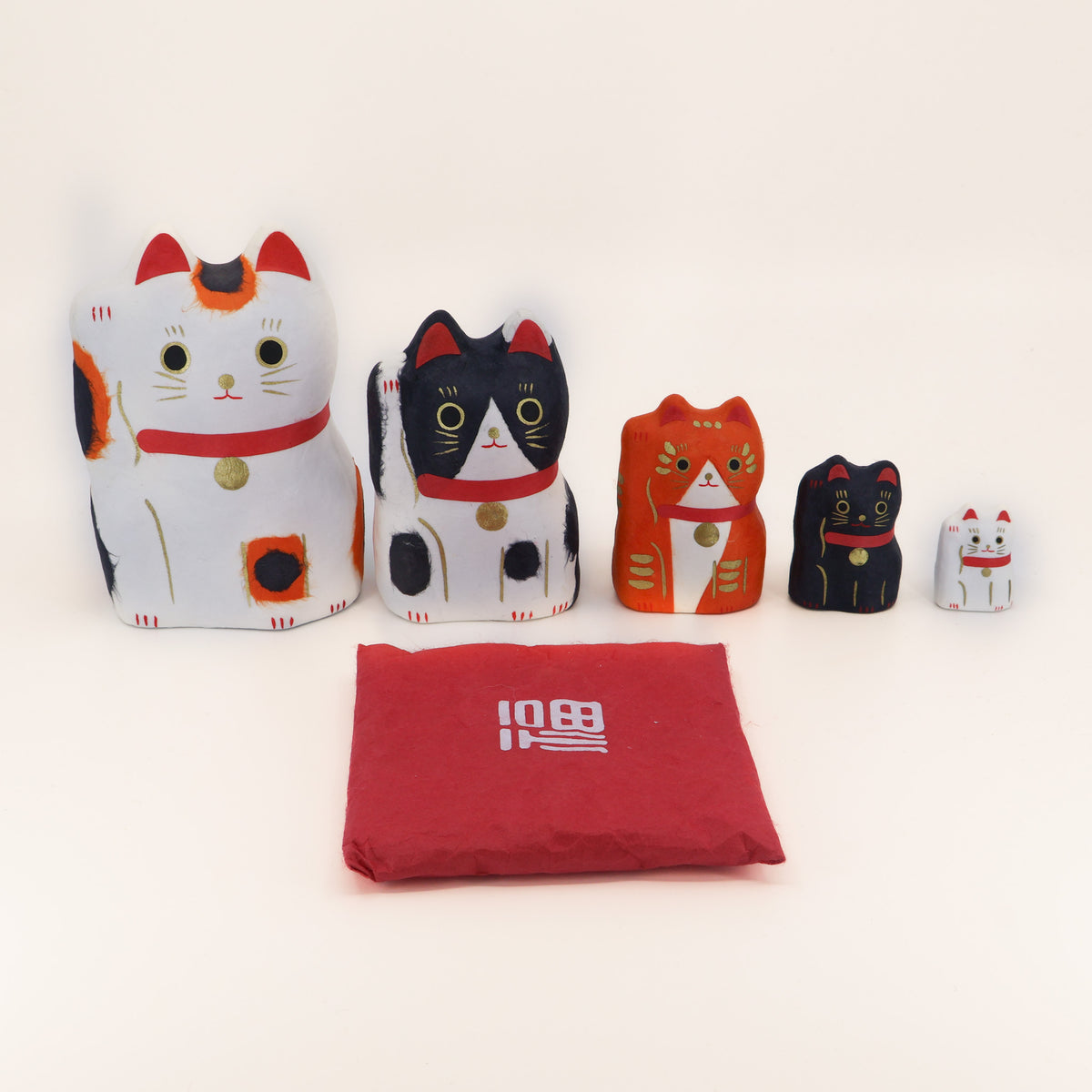Lucky Cat babushka I forskellige farver