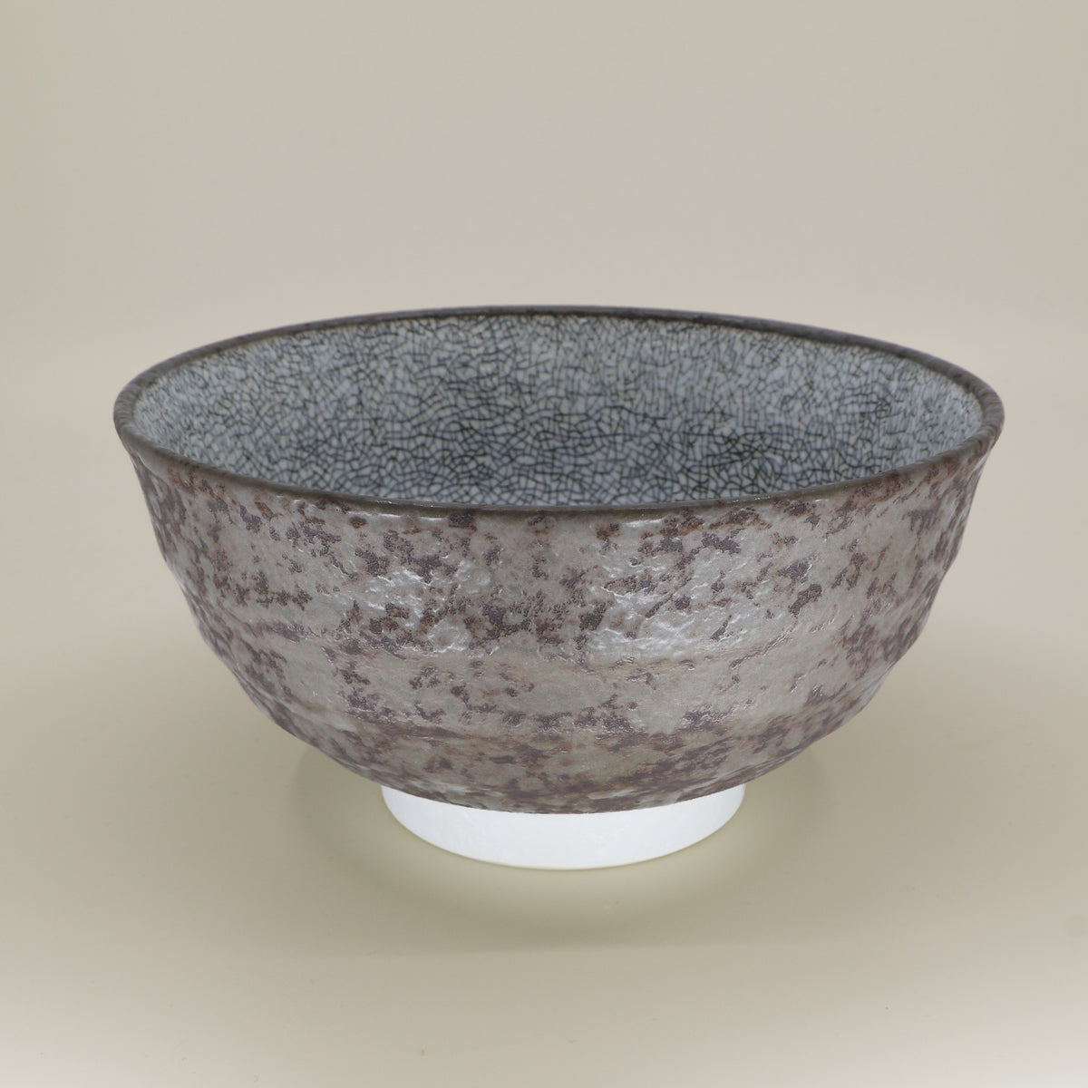 Noodle bowl in grey-brown with a cracked pattern