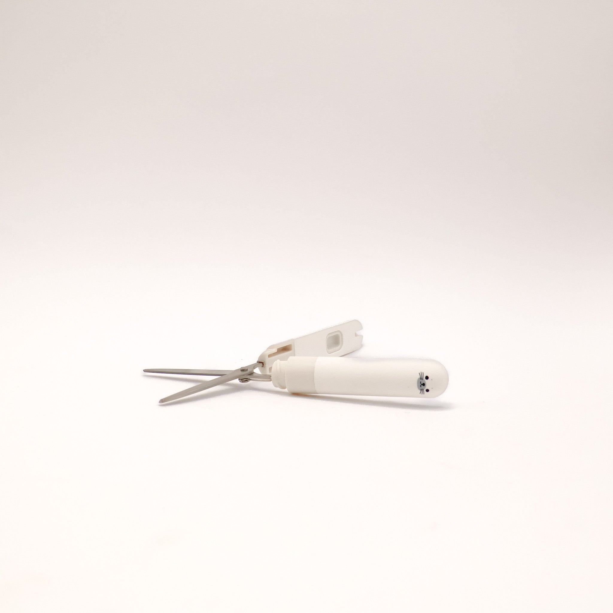 Scissors with an animal motif