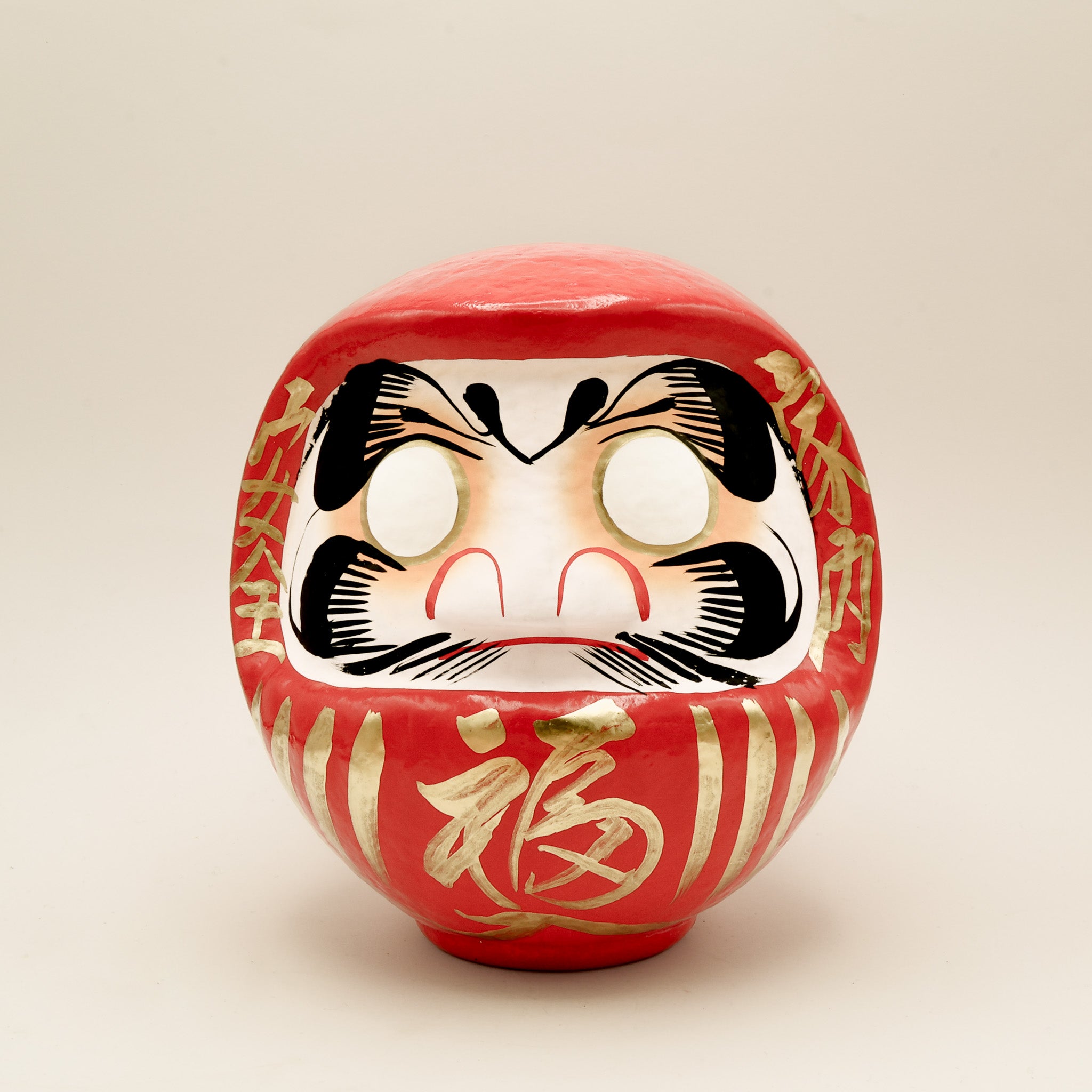Daruma figur mellem