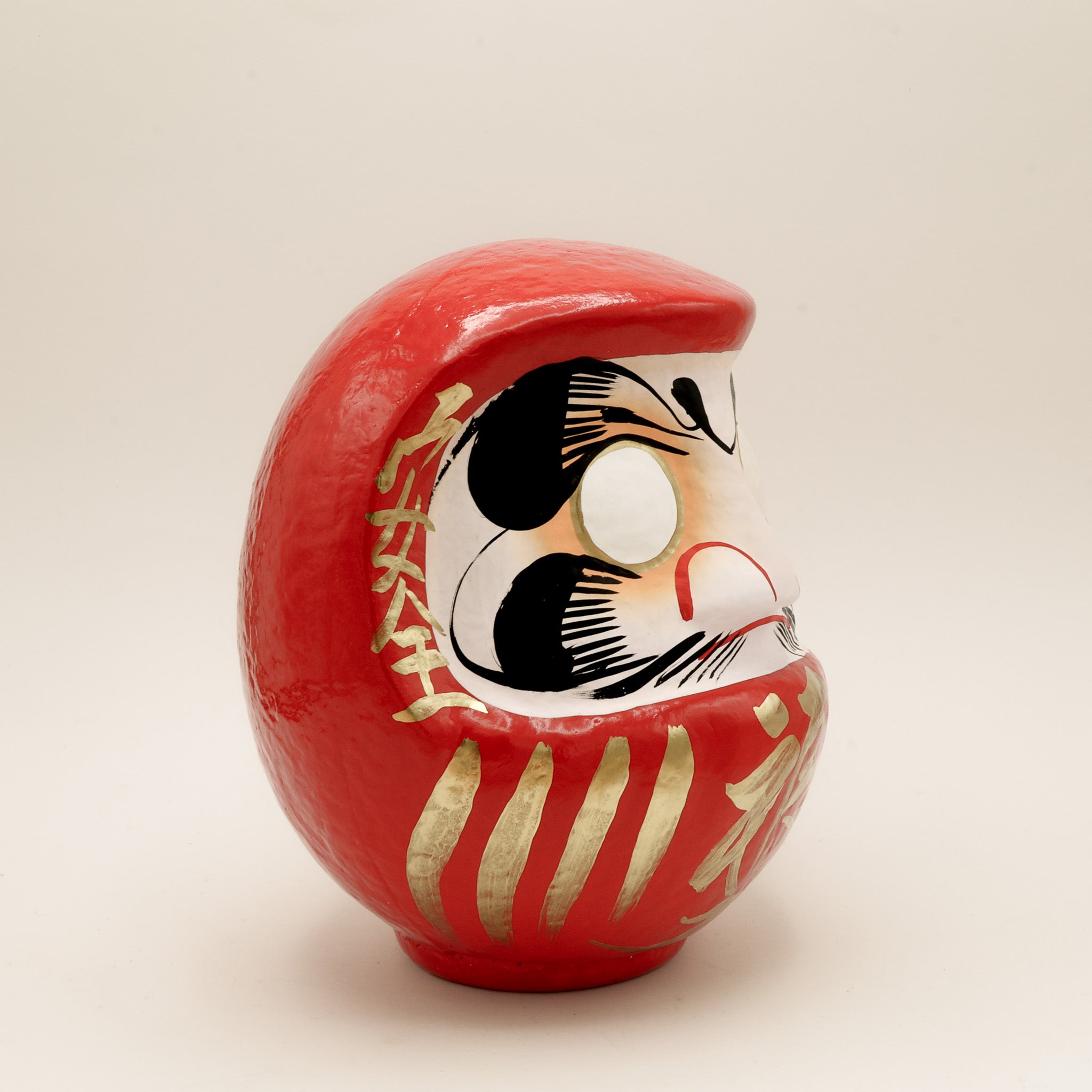 Daruma figure between