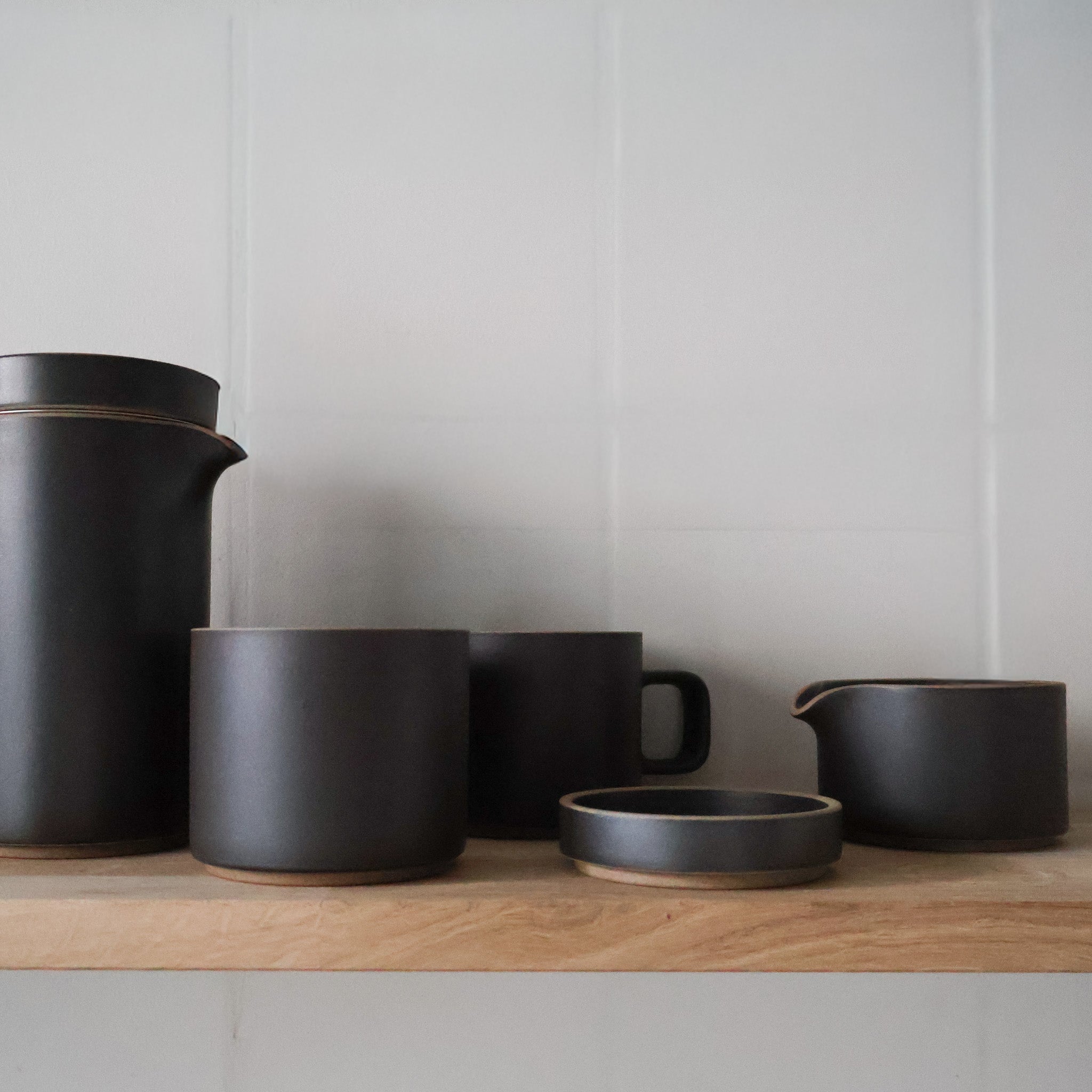 Hasami Porcelain - Mælkekande // Mat sort