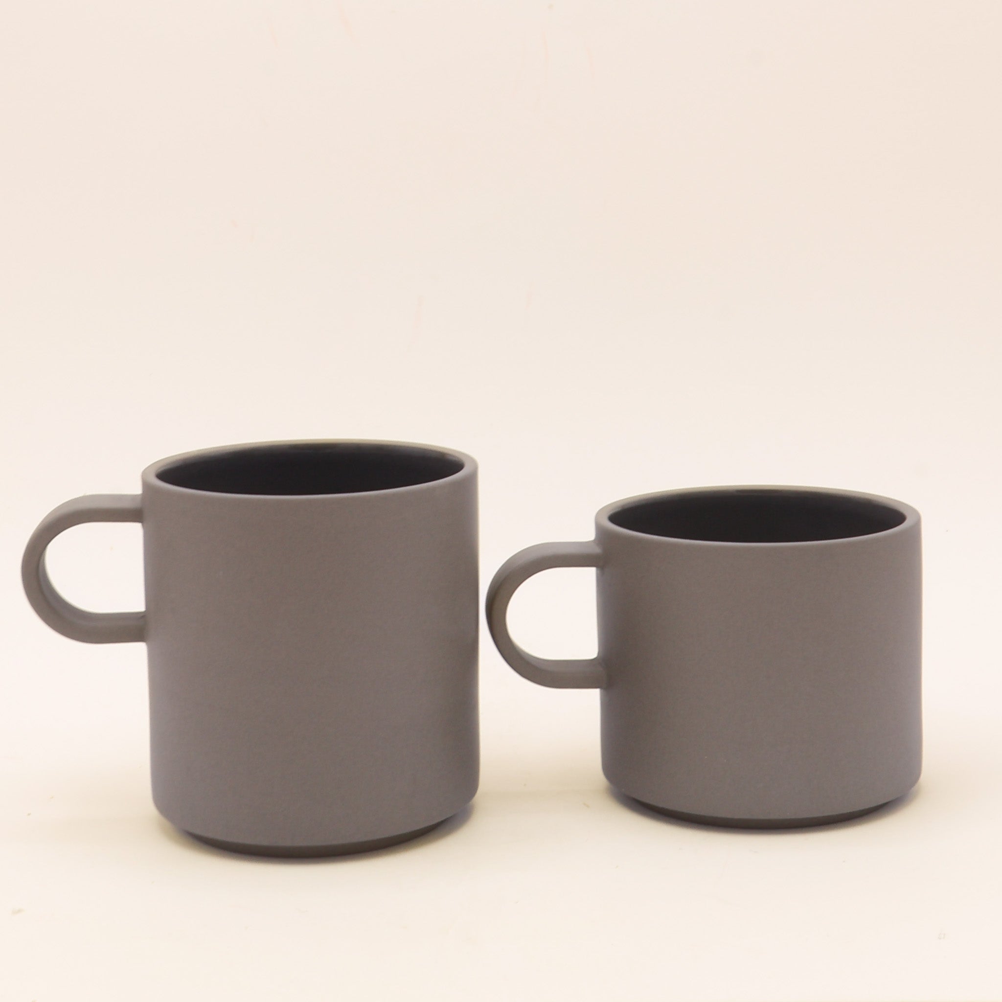 Hasami Porcelain - Kopper med hank // Grå