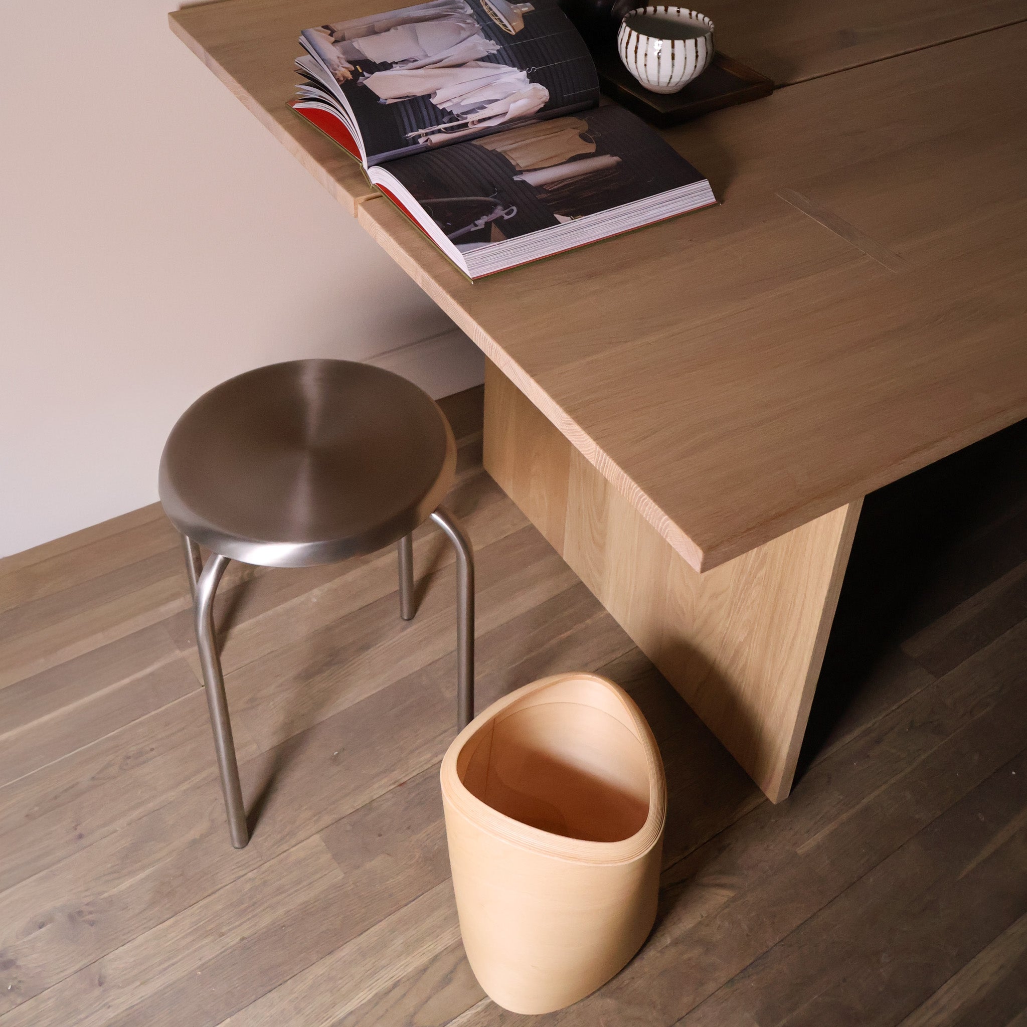 Wastebasket in nature