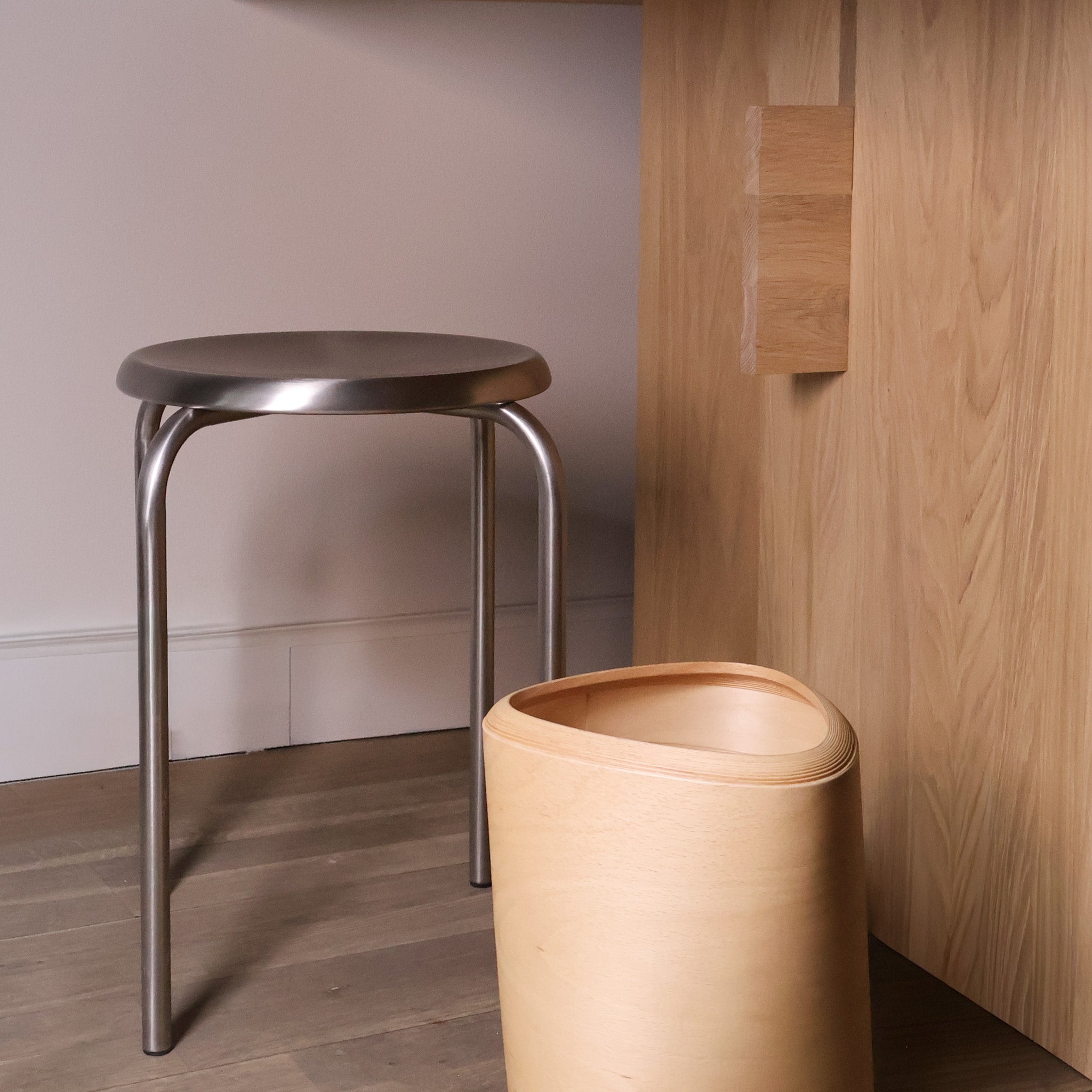 Wastebasket in nature