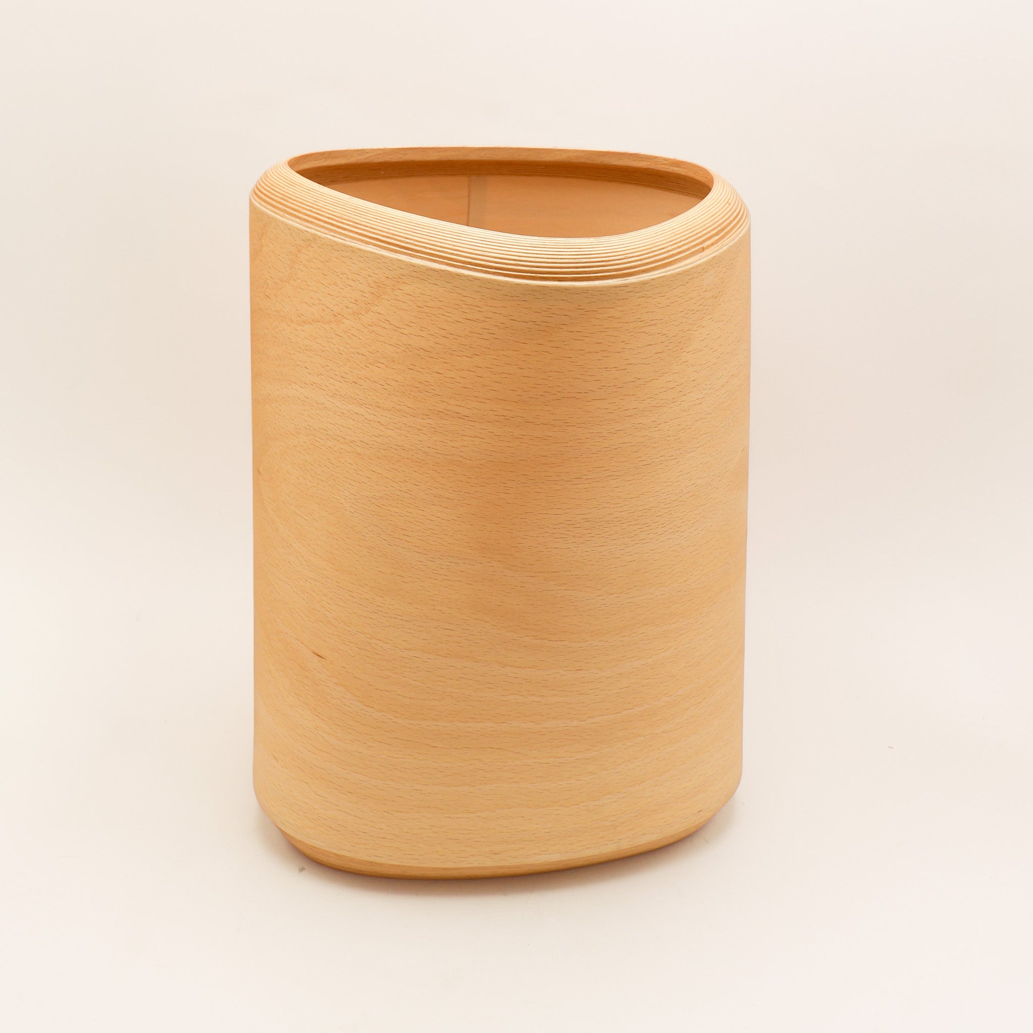 Wastebasket in nature