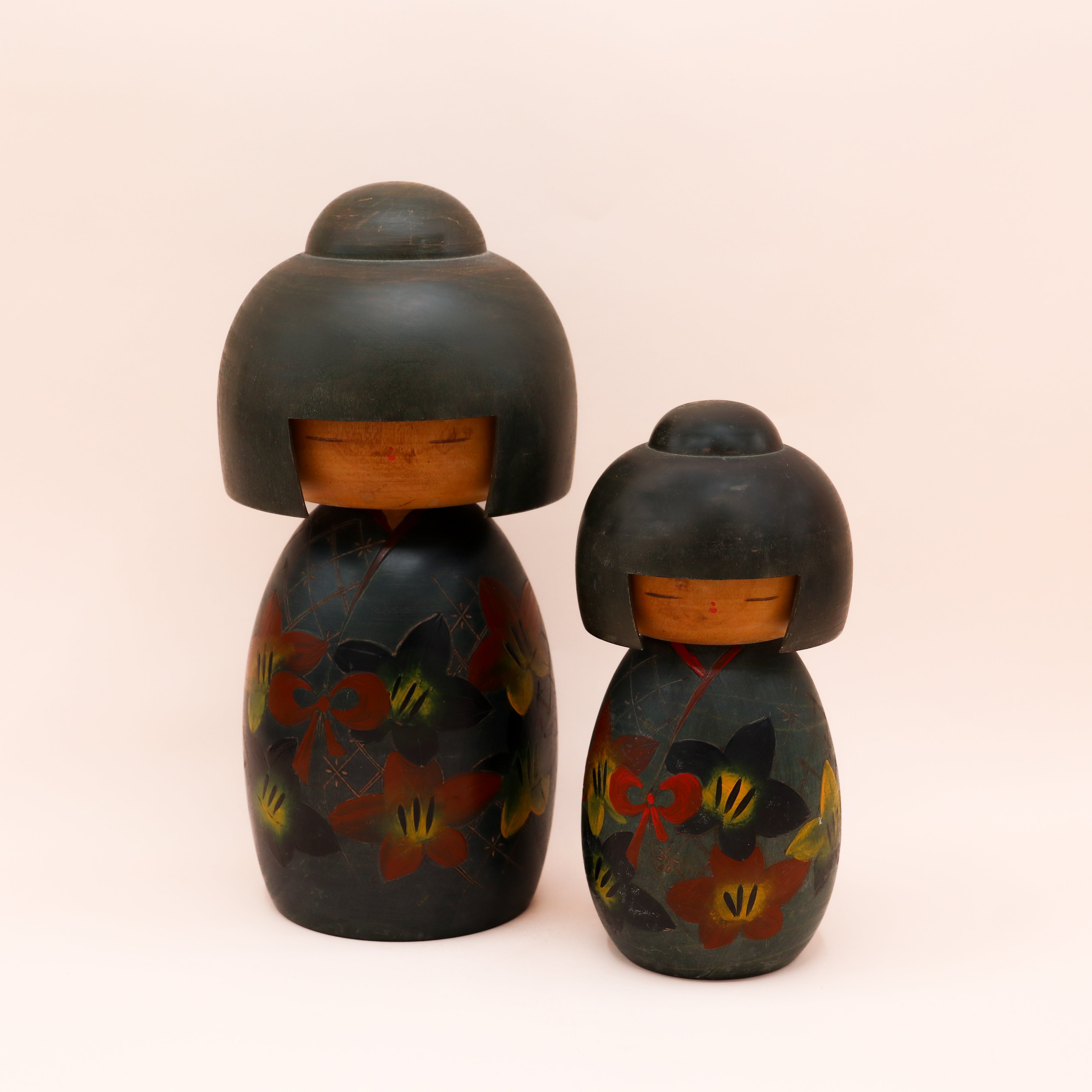 Kokeshi nr. 817 og nr. 818