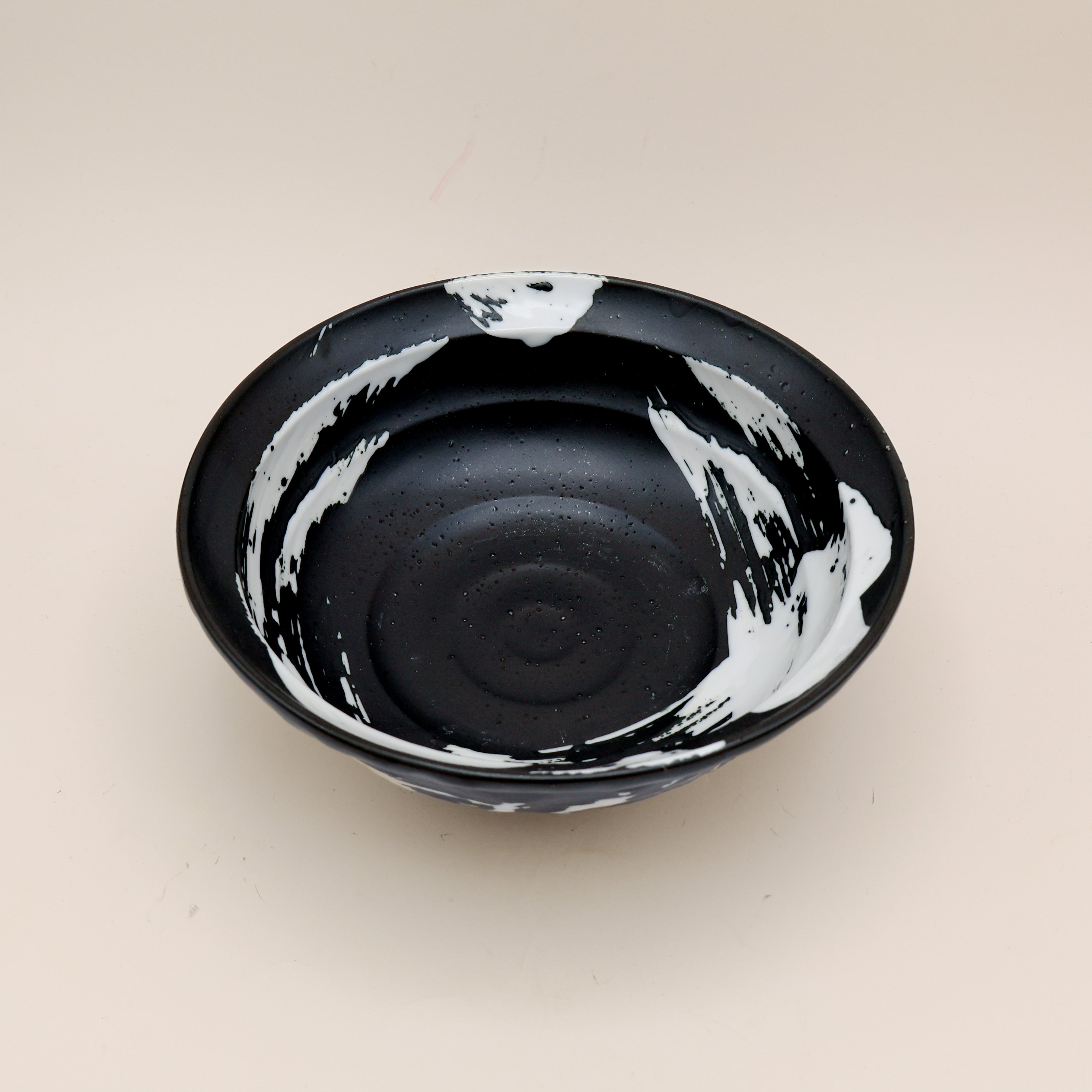 Ramen bowl in white with black glaze and wide rim