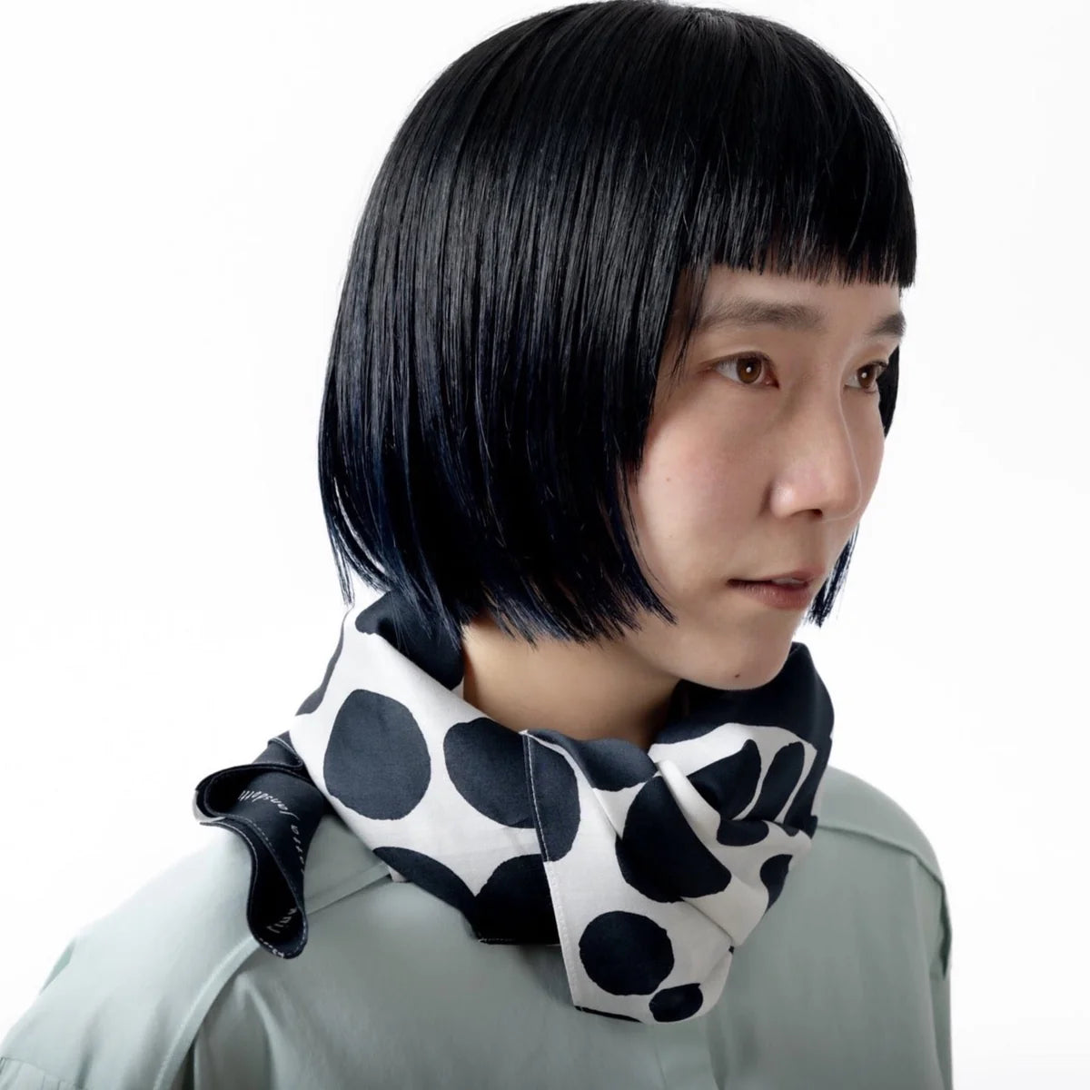 Japansk vægophæng: Furoshiki med midnatsblå cirkler
