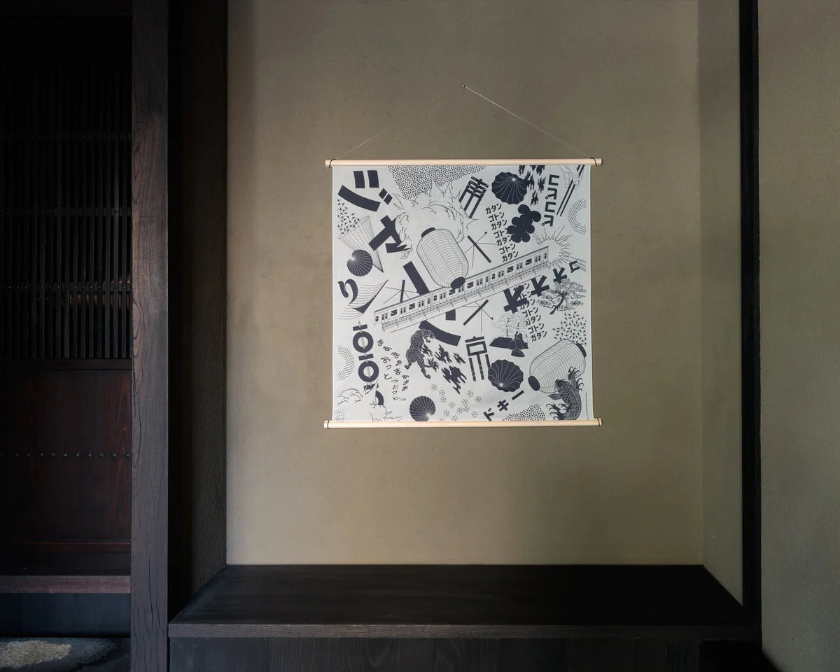 Japansk vægtæppe: Furoshiki med japanske manga motiver i mørkeblå