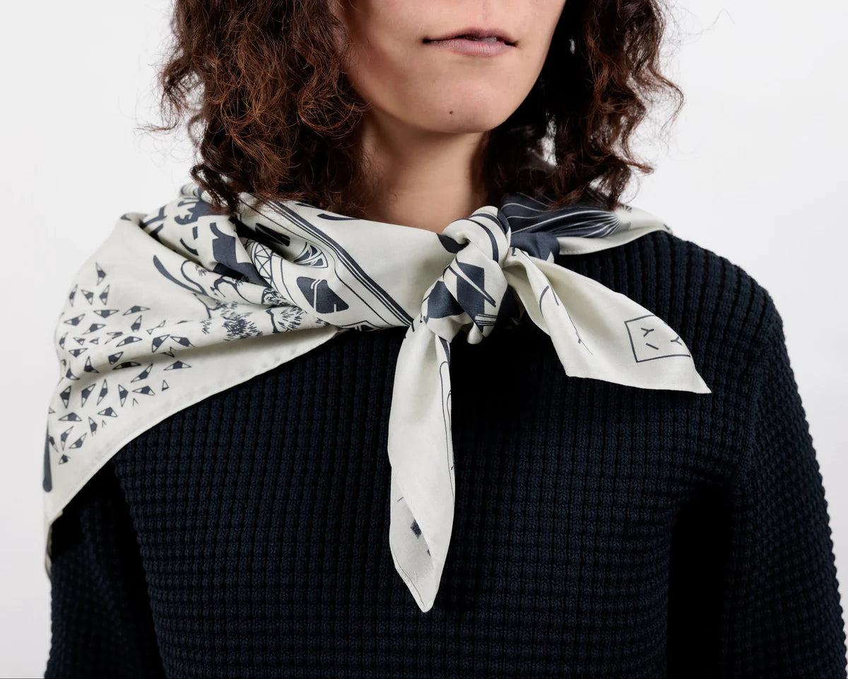 Japansk vægtæppe: Furoshiki med japanske manga motiver i mørkeblå