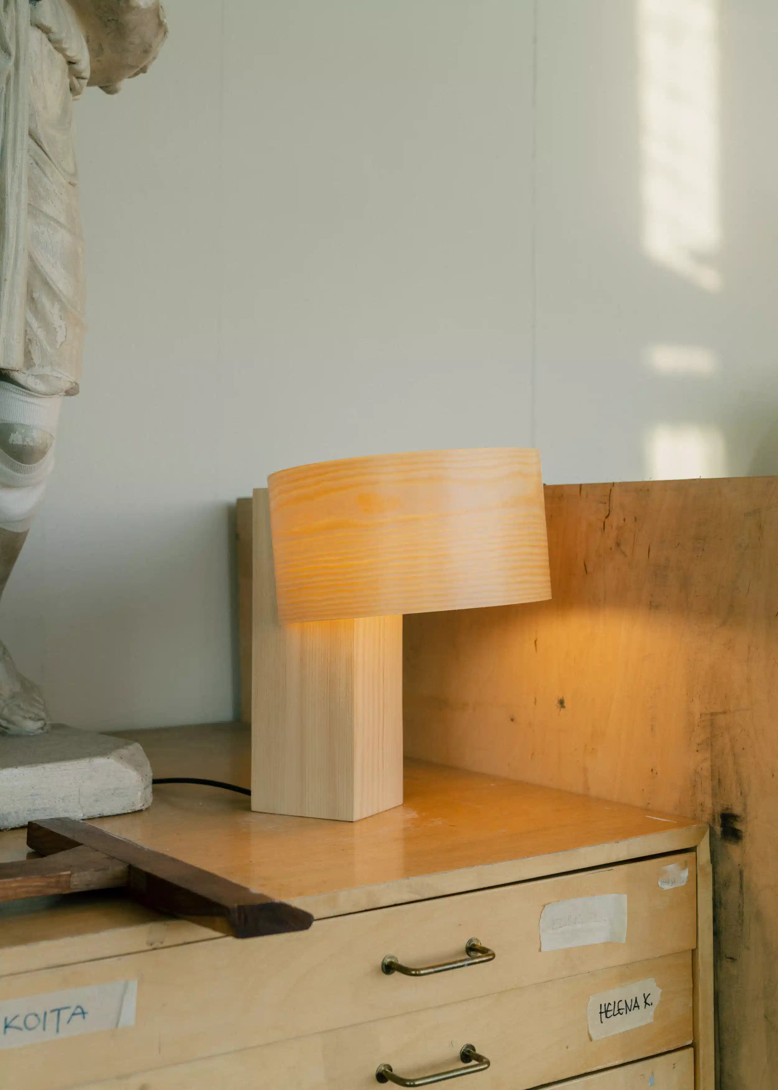 Vaarnii - 018 Hoop mellem bordlampe