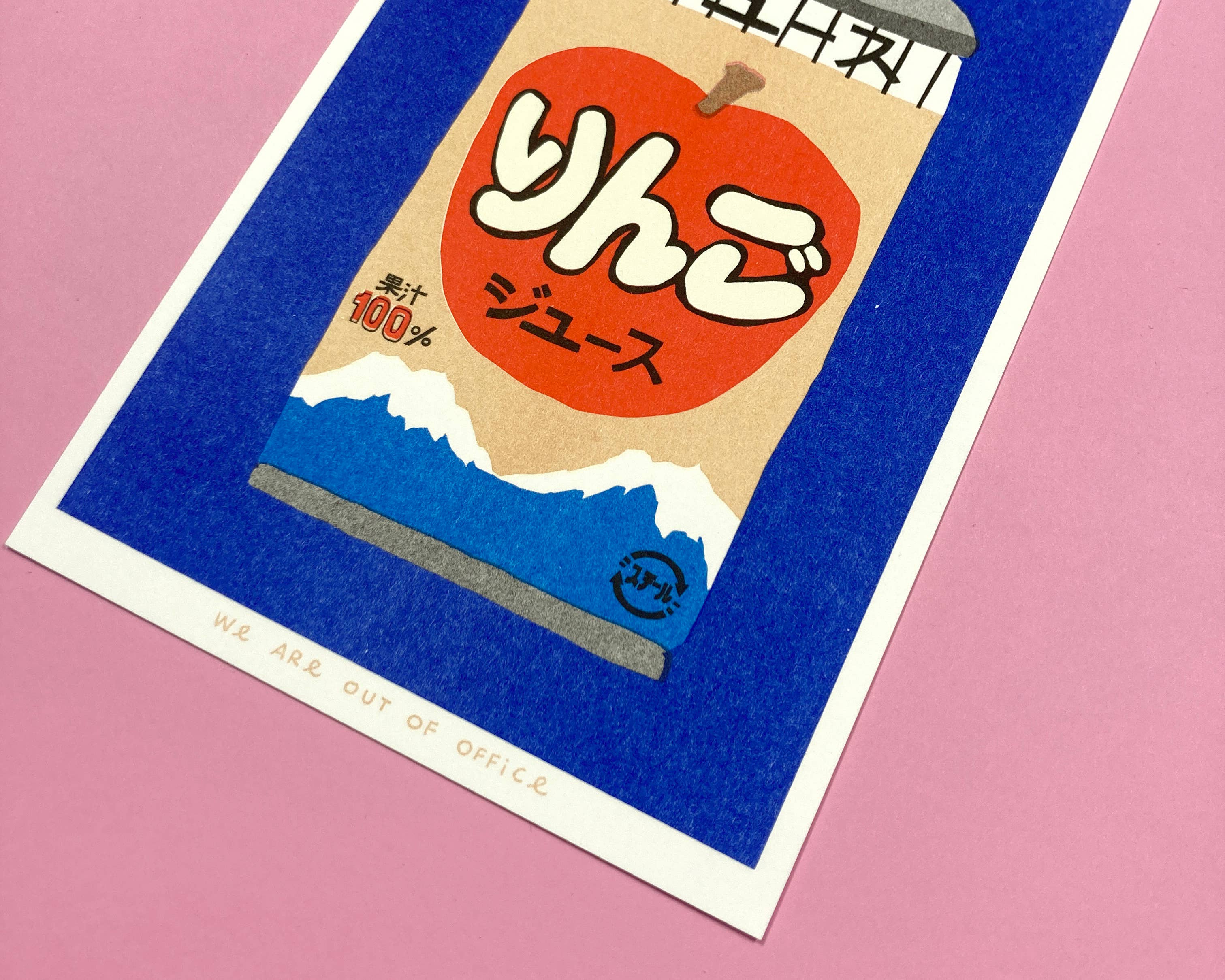 Risograftryk af en lille dåse japansk æblejuice