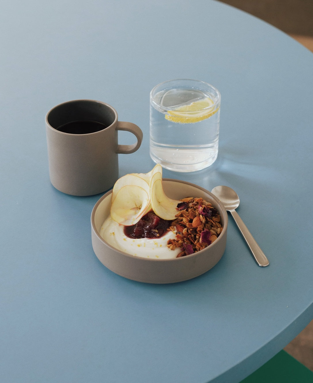 Hasami Porcelain - Lave skåle // Grå og hvid