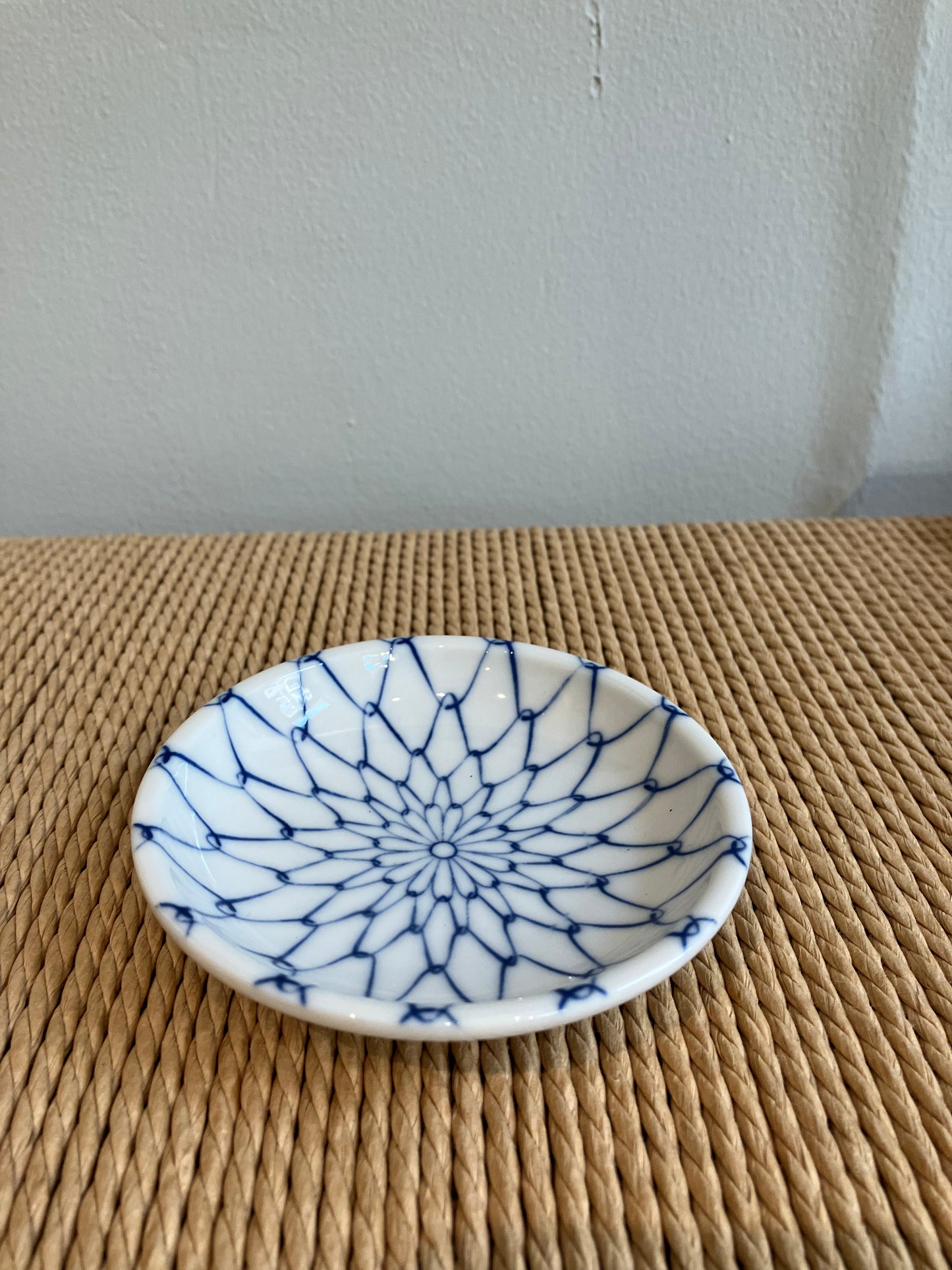 Lille skål med blåt blomstermønster