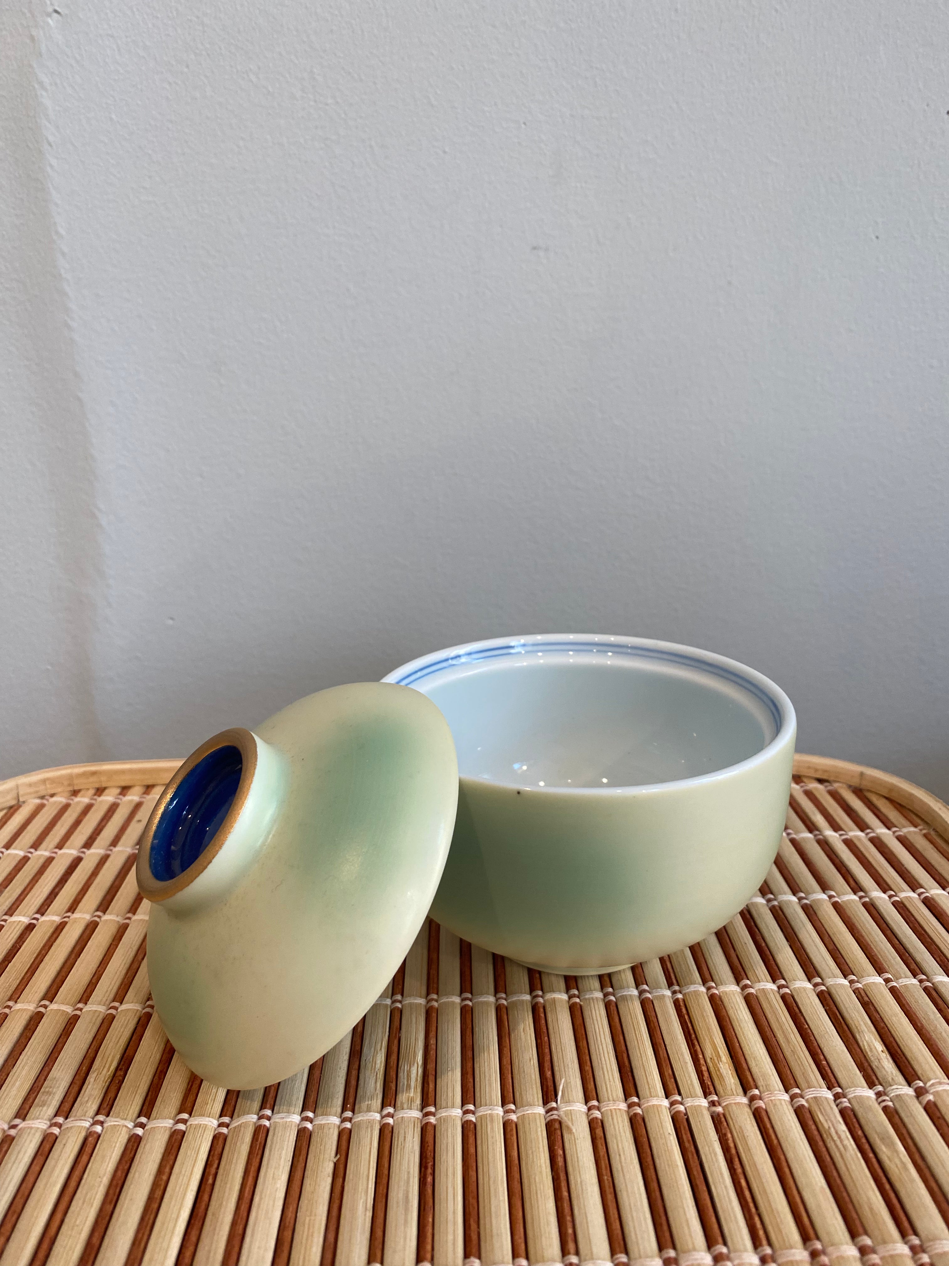 Jar with lid - Light yellow with green spots and gold edge