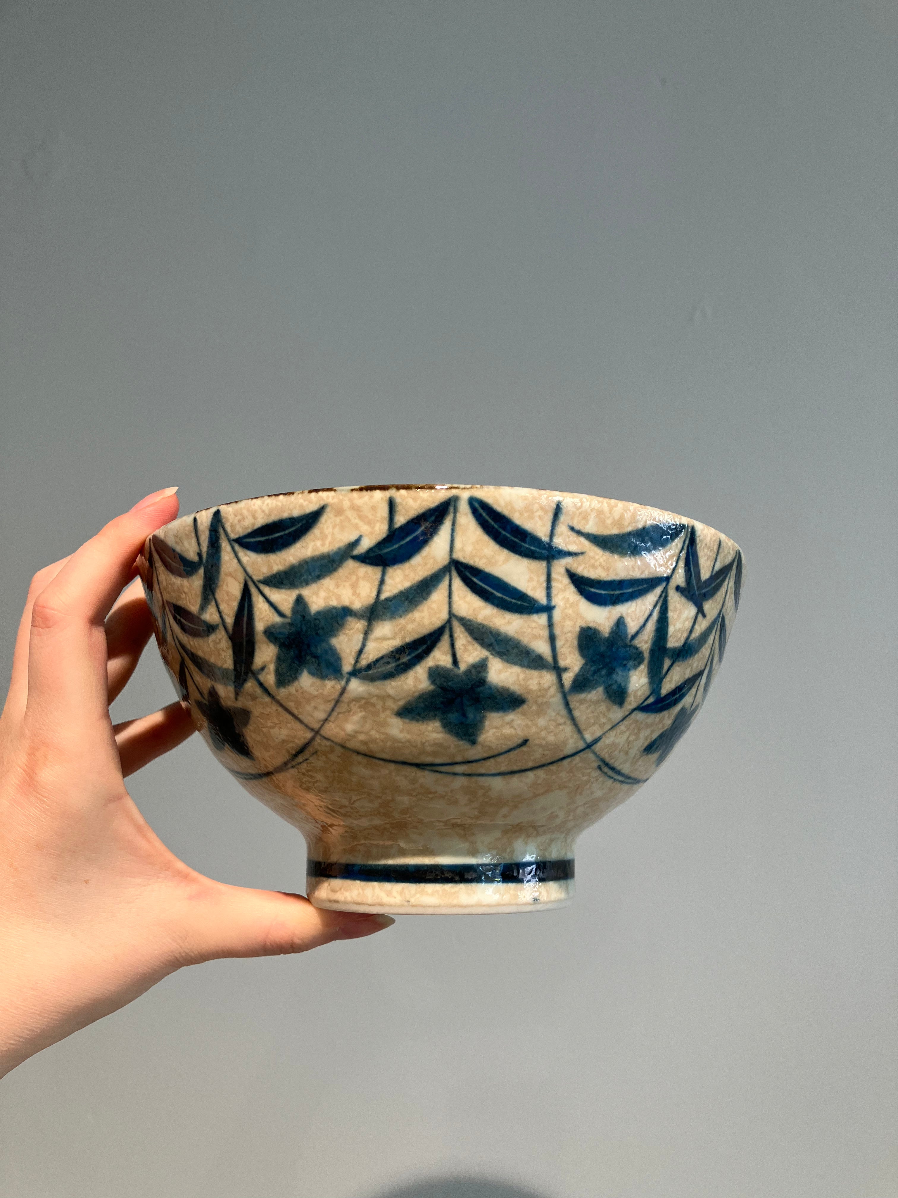 Noodle bowl with blue floral motif