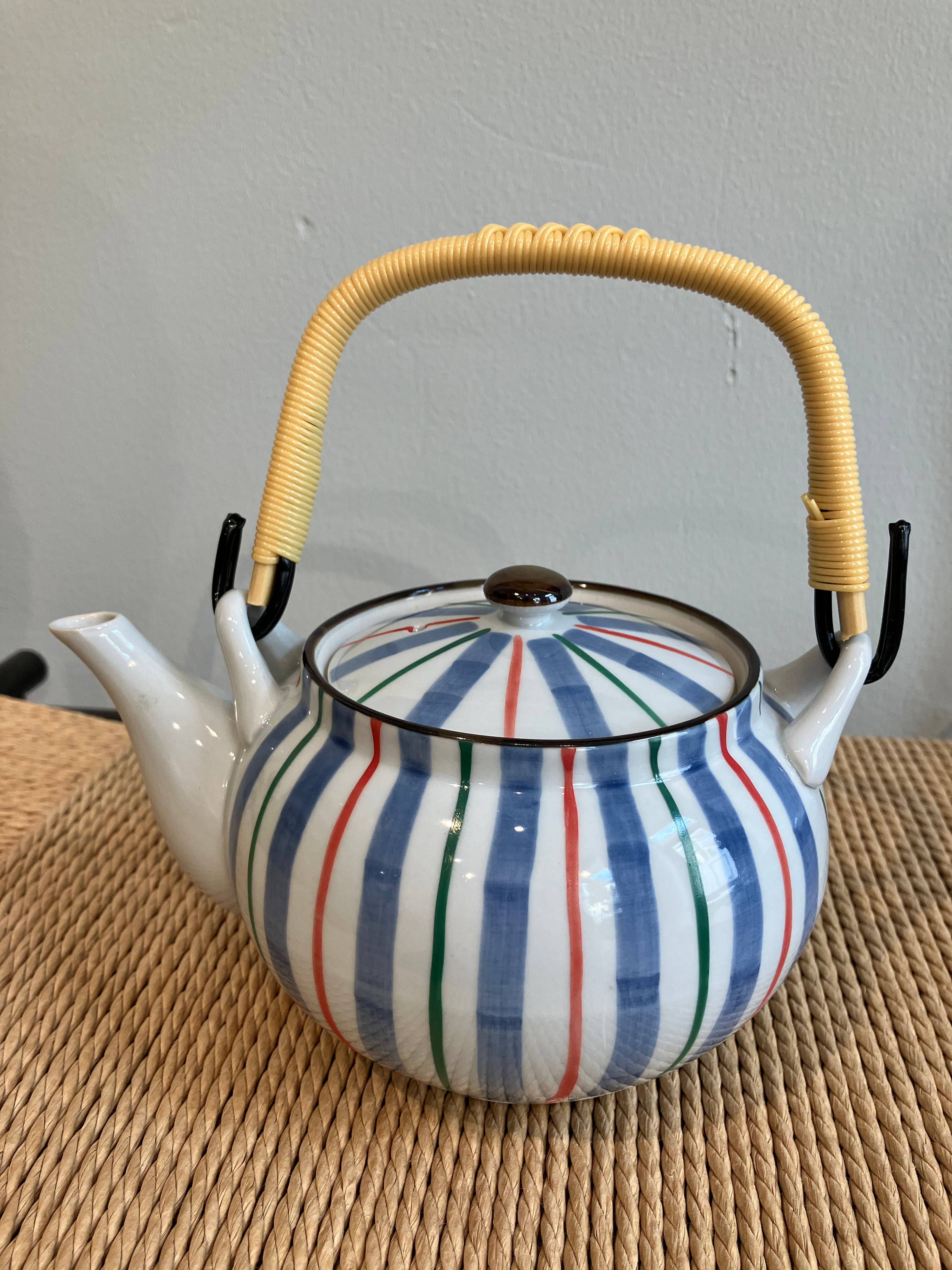 Japanese teapot with stripes and handle