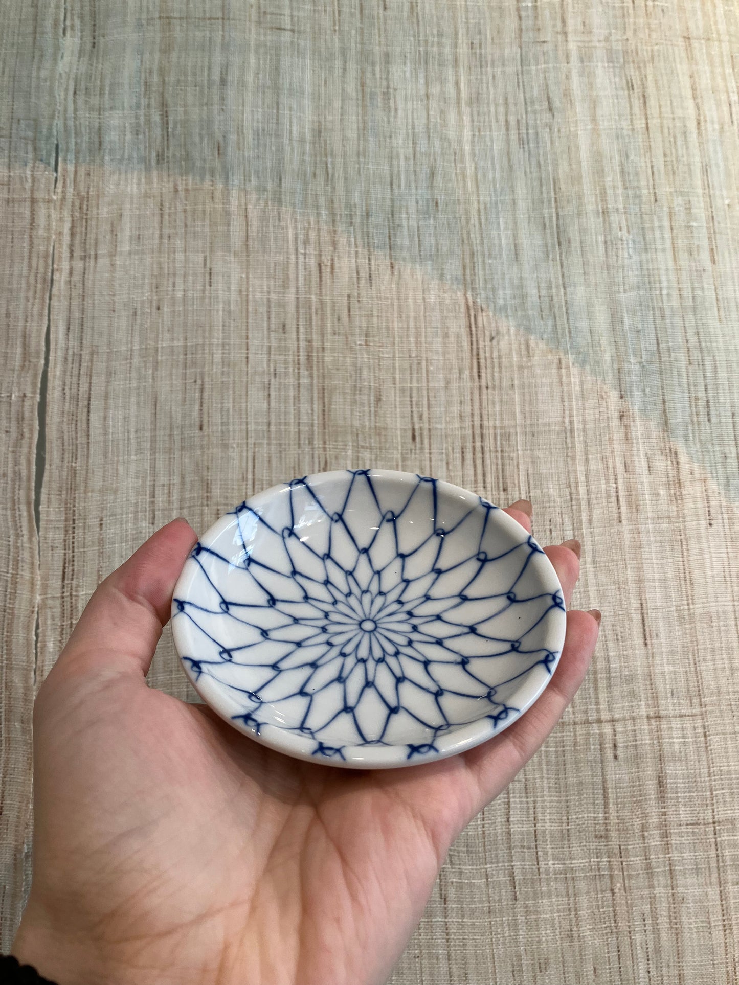 Lille skål med blåt blomstermønster