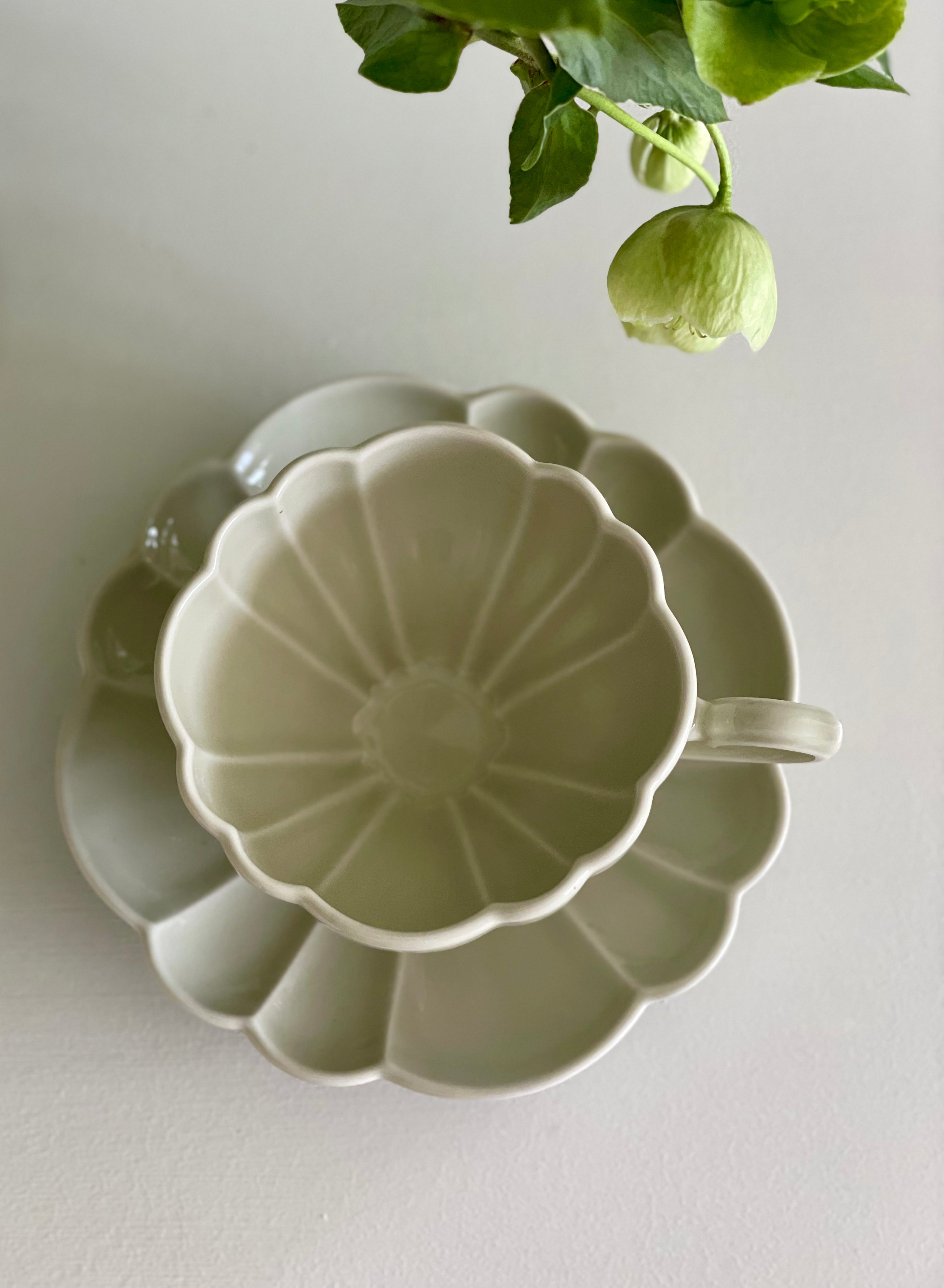 Flower cup with saucer; light green